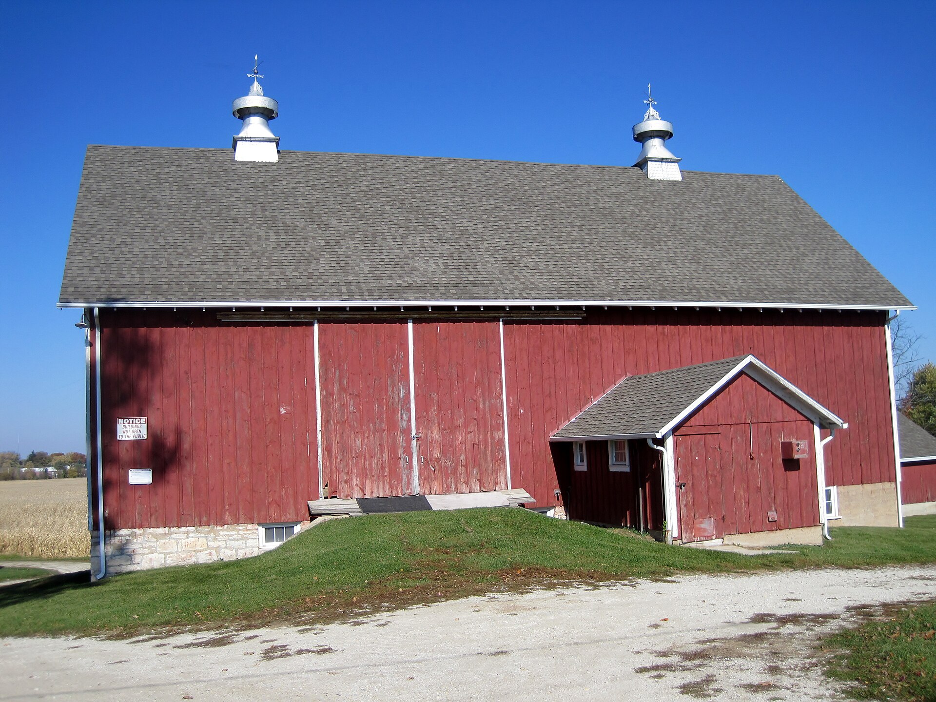The gable bank barn at the McGovney–Yunker Farmstead, Mokena, IL — Illinois