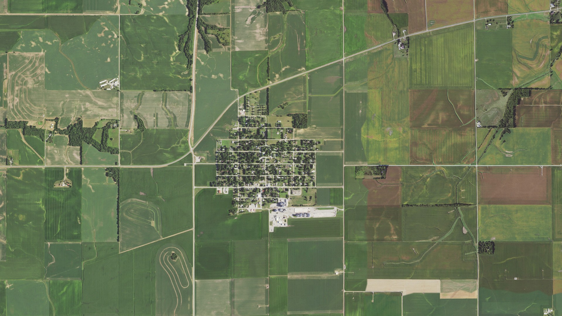 Aerial view of land around Mount Auburn, Illinois