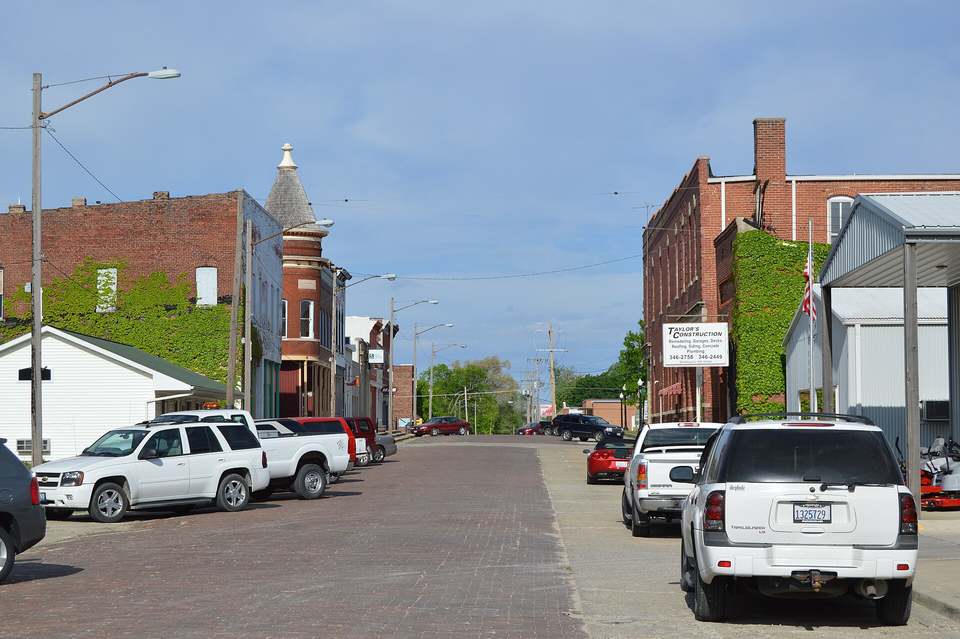 Main Street in Oakland, Illinois