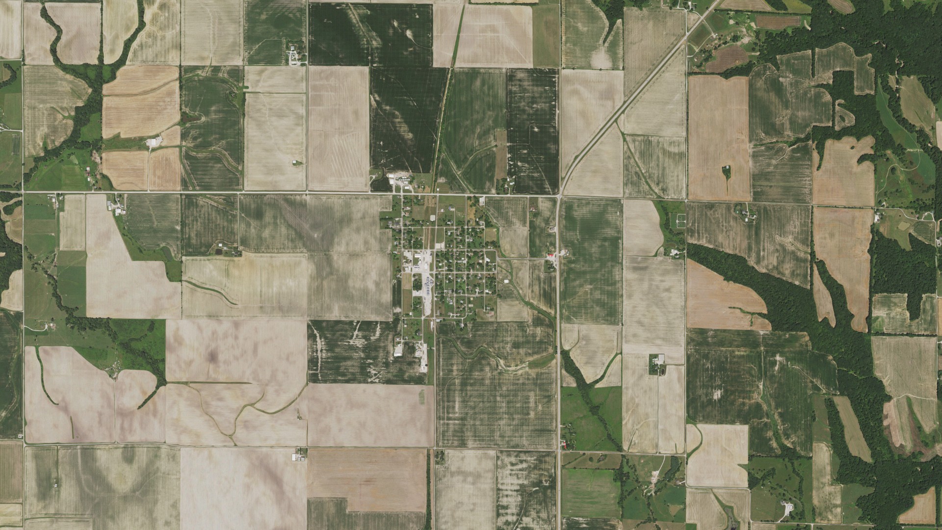 Natural-color aerial photograph of land around Oconee, Illinois