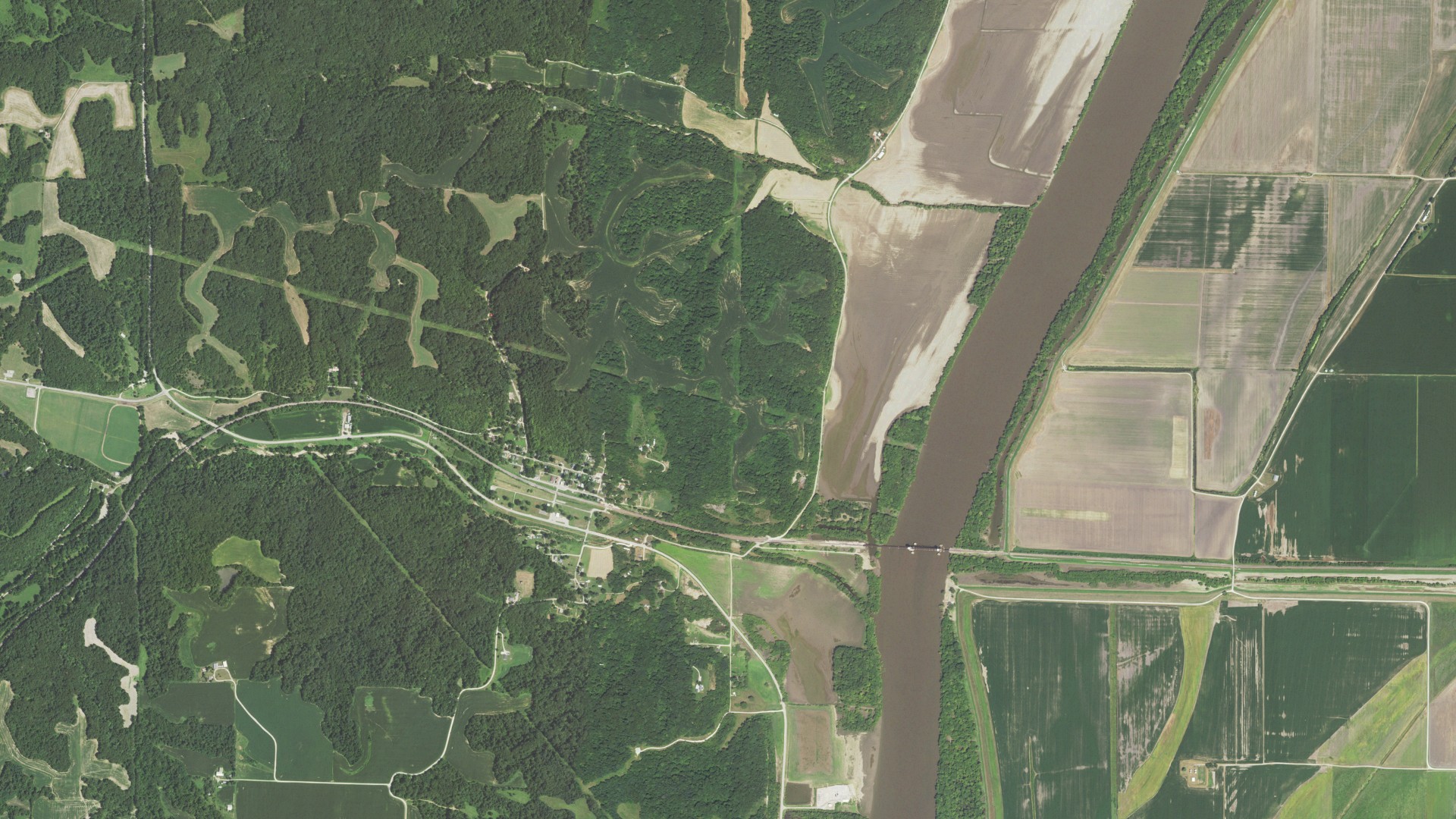 Natural-color aerial photograph of land around Pearl, Illinois