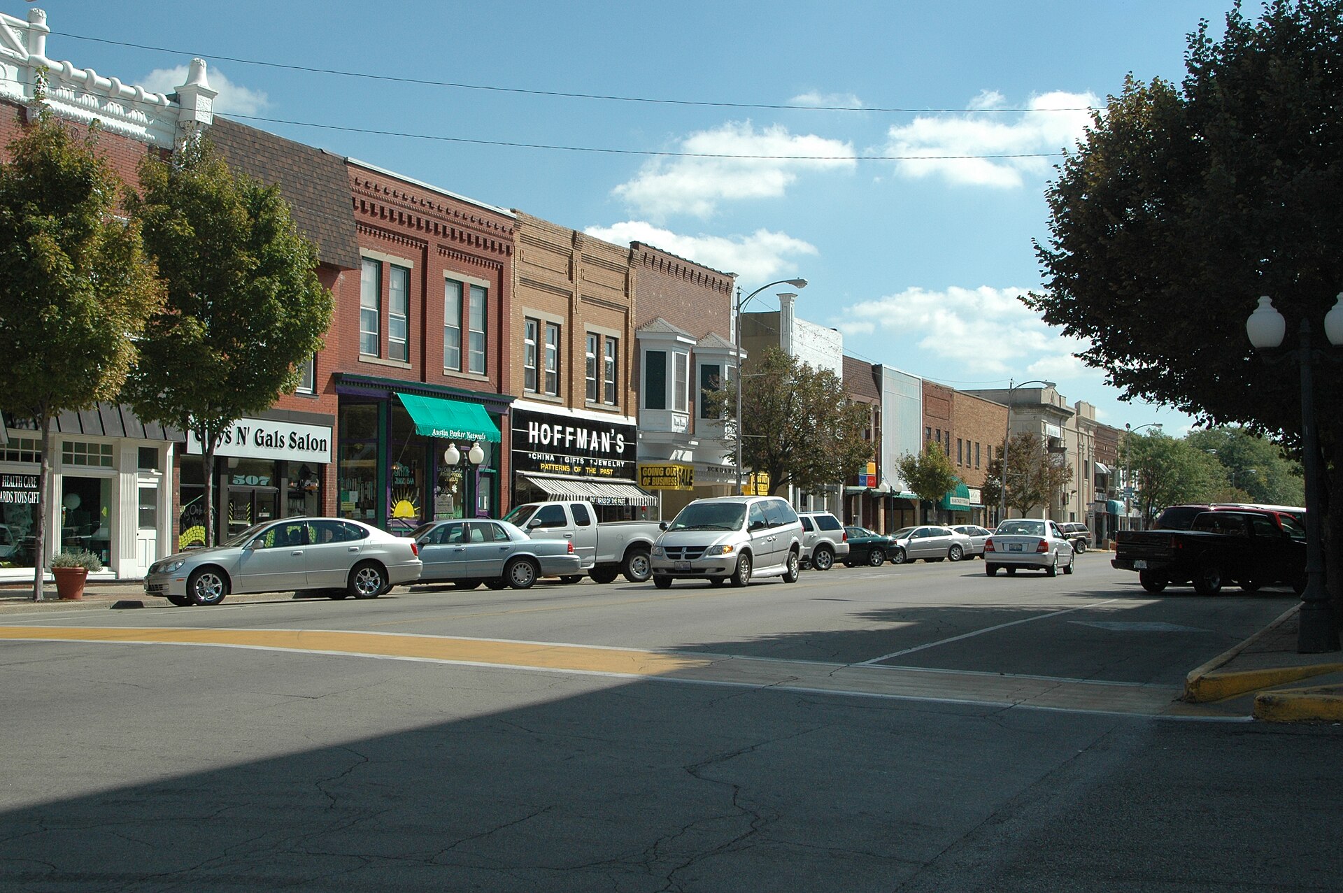 View of the south historic Main Street district in Princeton, Illinois (source: personal photo)
