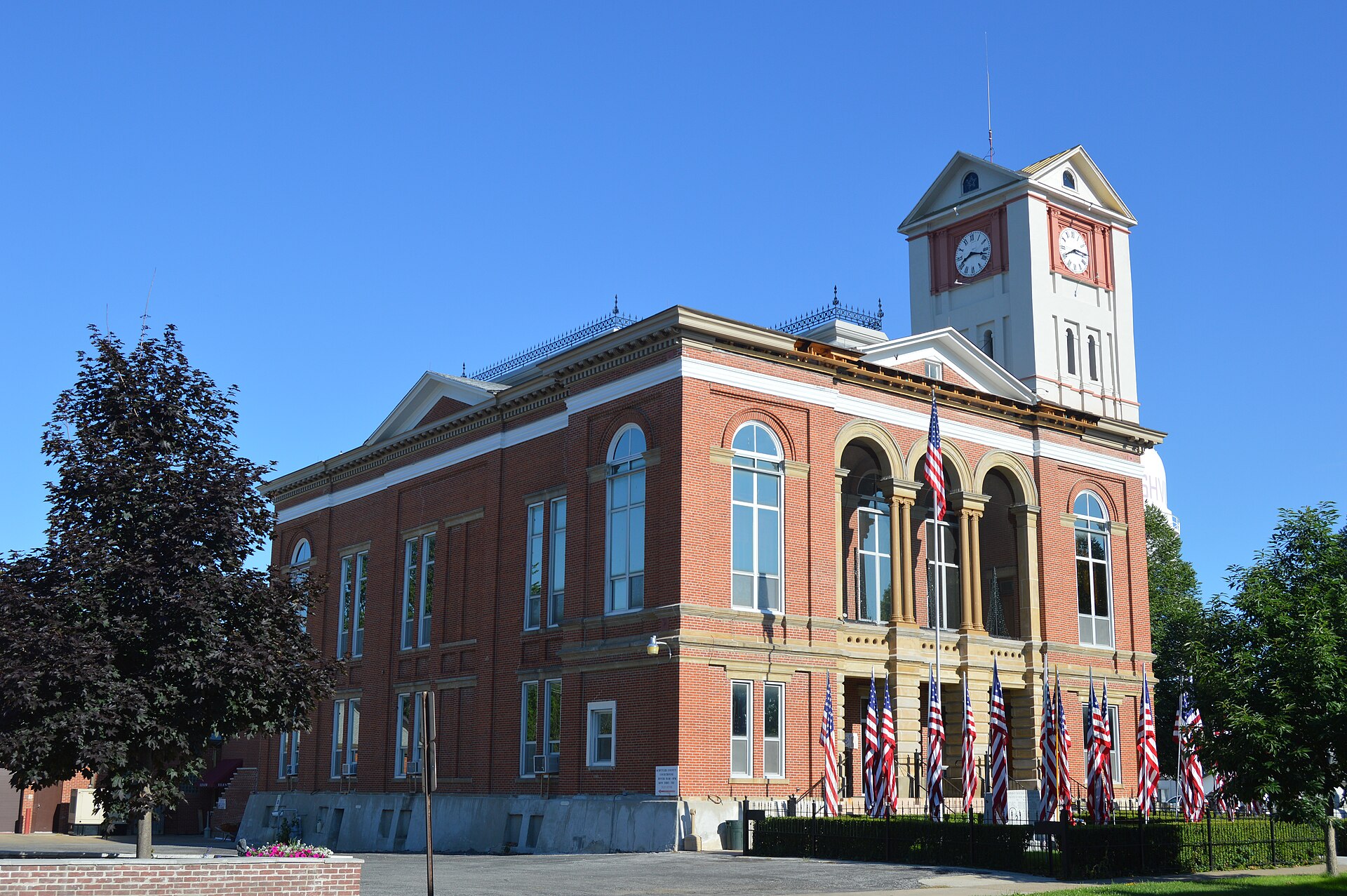 Front and southern side of the Schuyler County Courthouse, located on the southwestern corner of the junction of Congress (U.S. — Rushville, Illinois