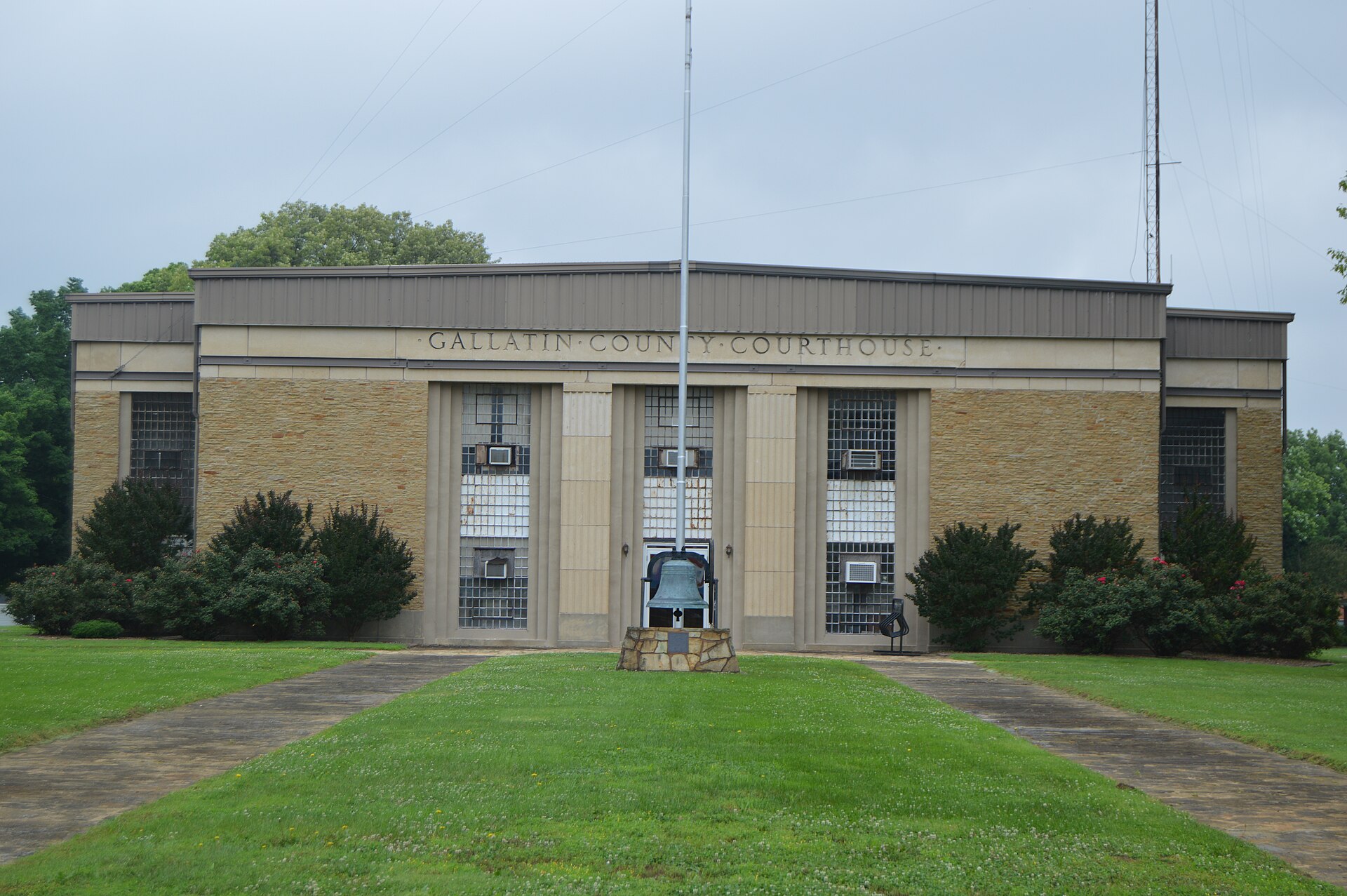 Front of the Gallatin County Courthouse, located at 484 Lincoln Boulevard in Shawneetown, Illinois, United States. It was built in 1939.