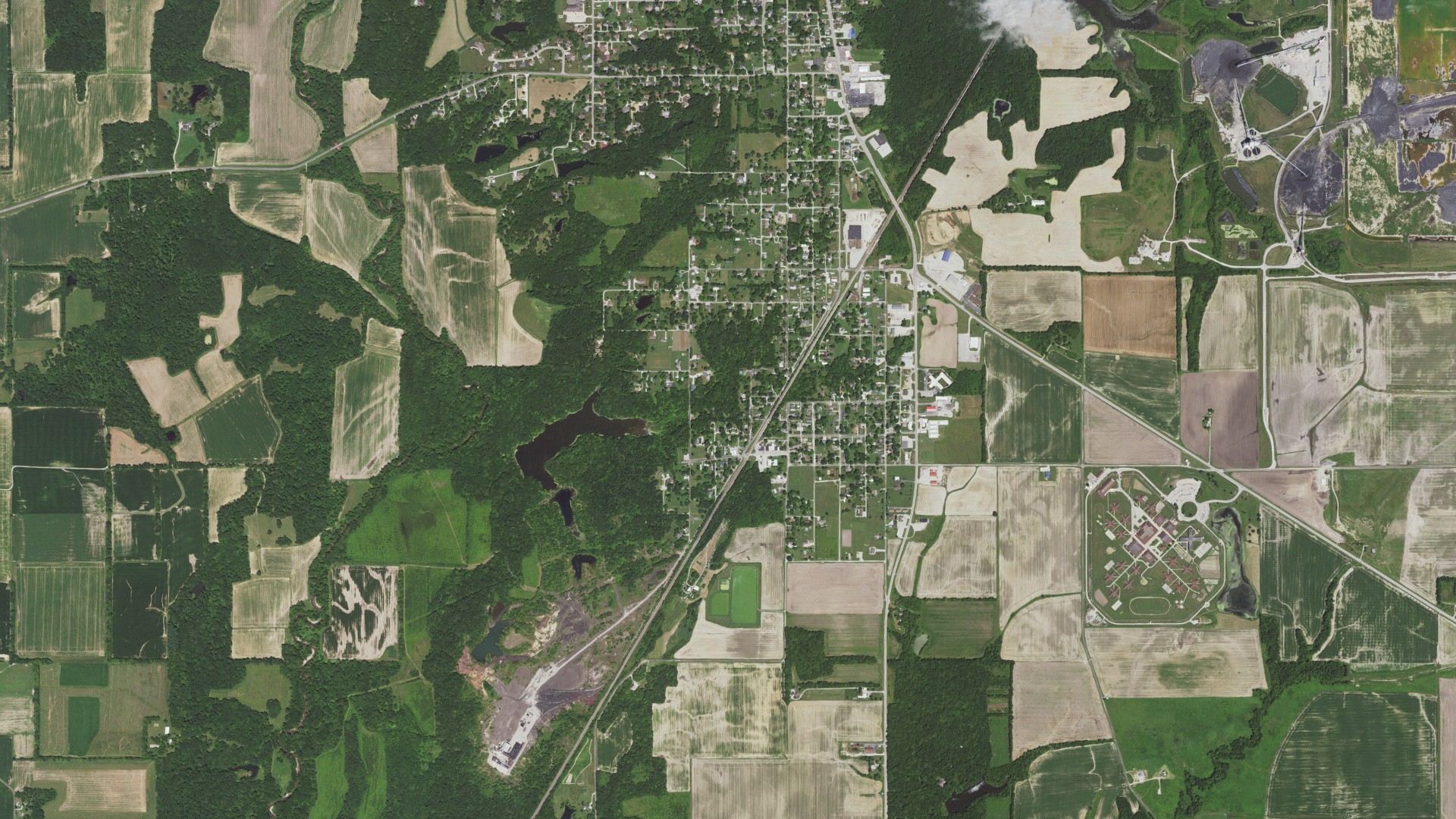 Natural-color aerial photograph of land around Taylor Springs, Illinois