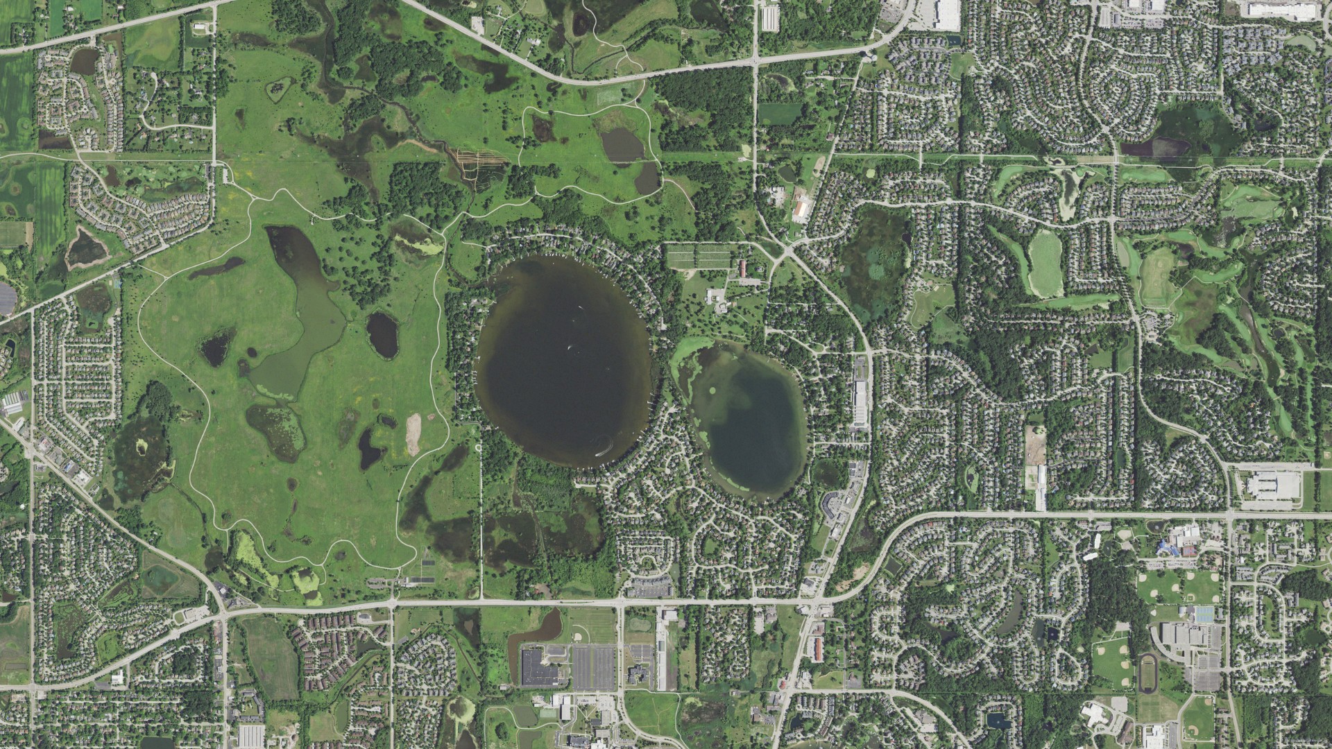 Natural-color aerial photograph of land around Third Lake, Illinois