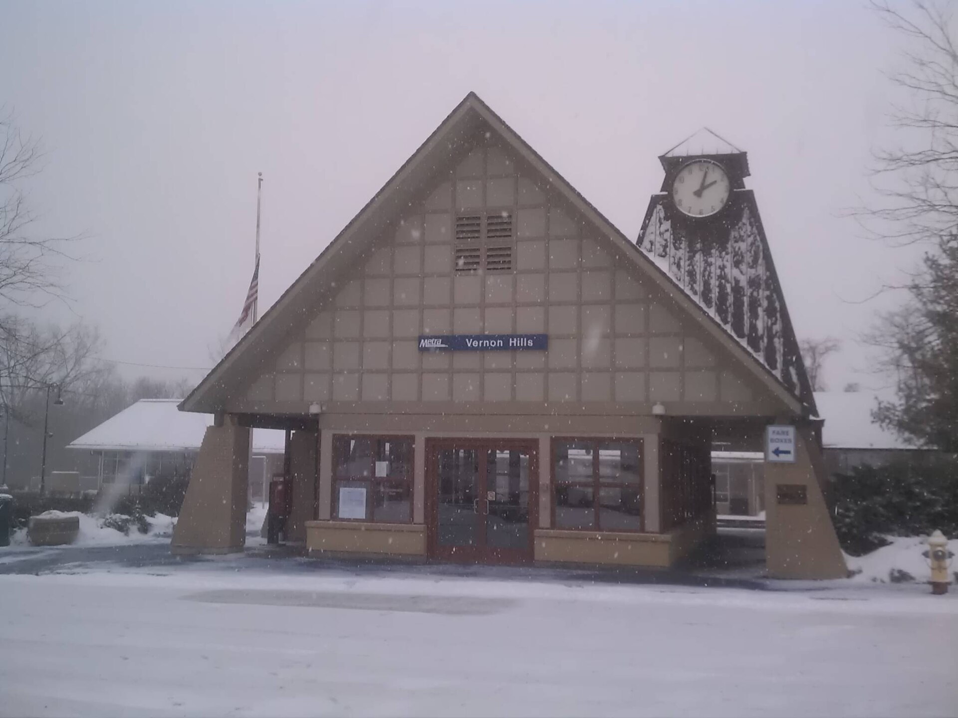 Vernon Hills Metra Station — Illinois