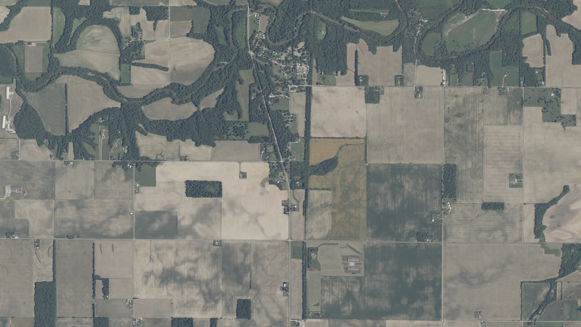Natural-color aerial photograph of land around Democrat, Indiana