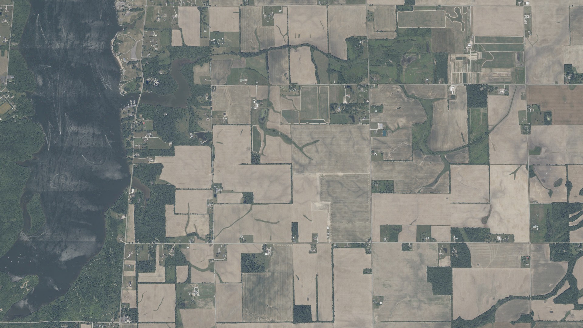 Natural-color aerial photograph of land around Perry, Indiana