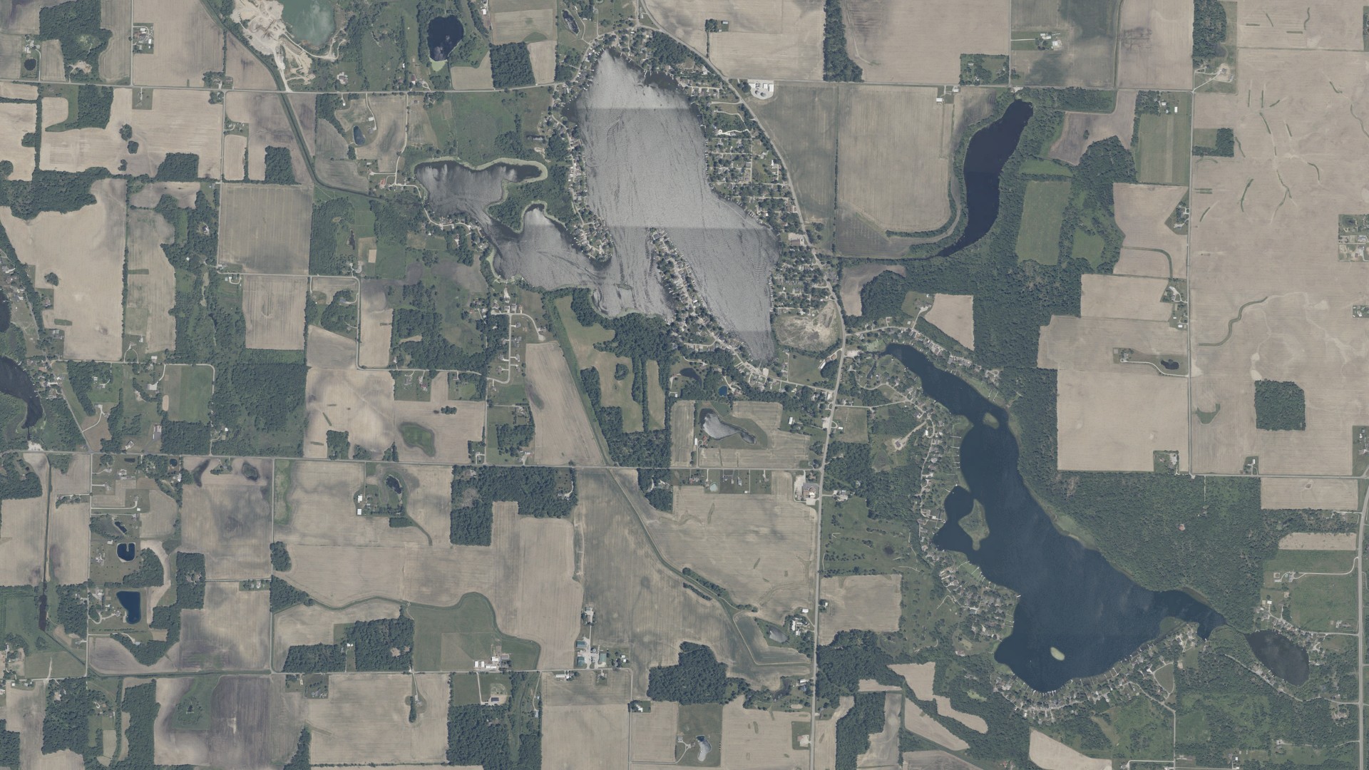 Natural-color aerial photograph of land around Big Lake, Indiana