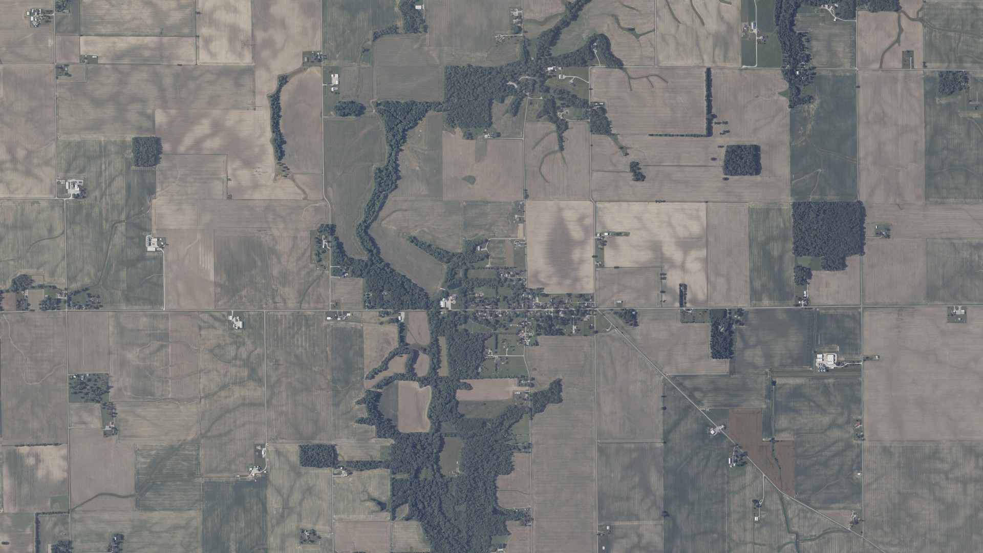 Natural-color aerial photograph of land around Blue Ridge, Indiana