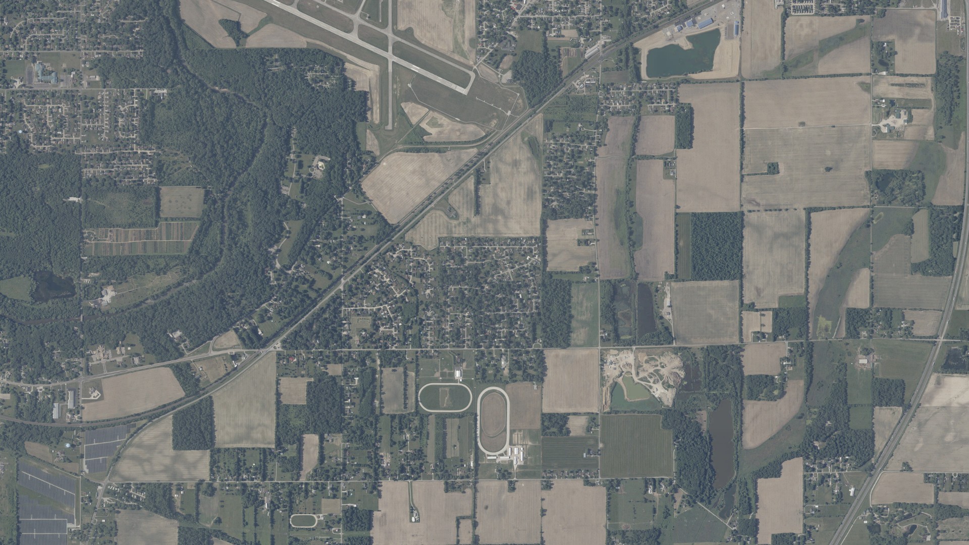 Natural-color aerial photograph of land around Union, Indiana