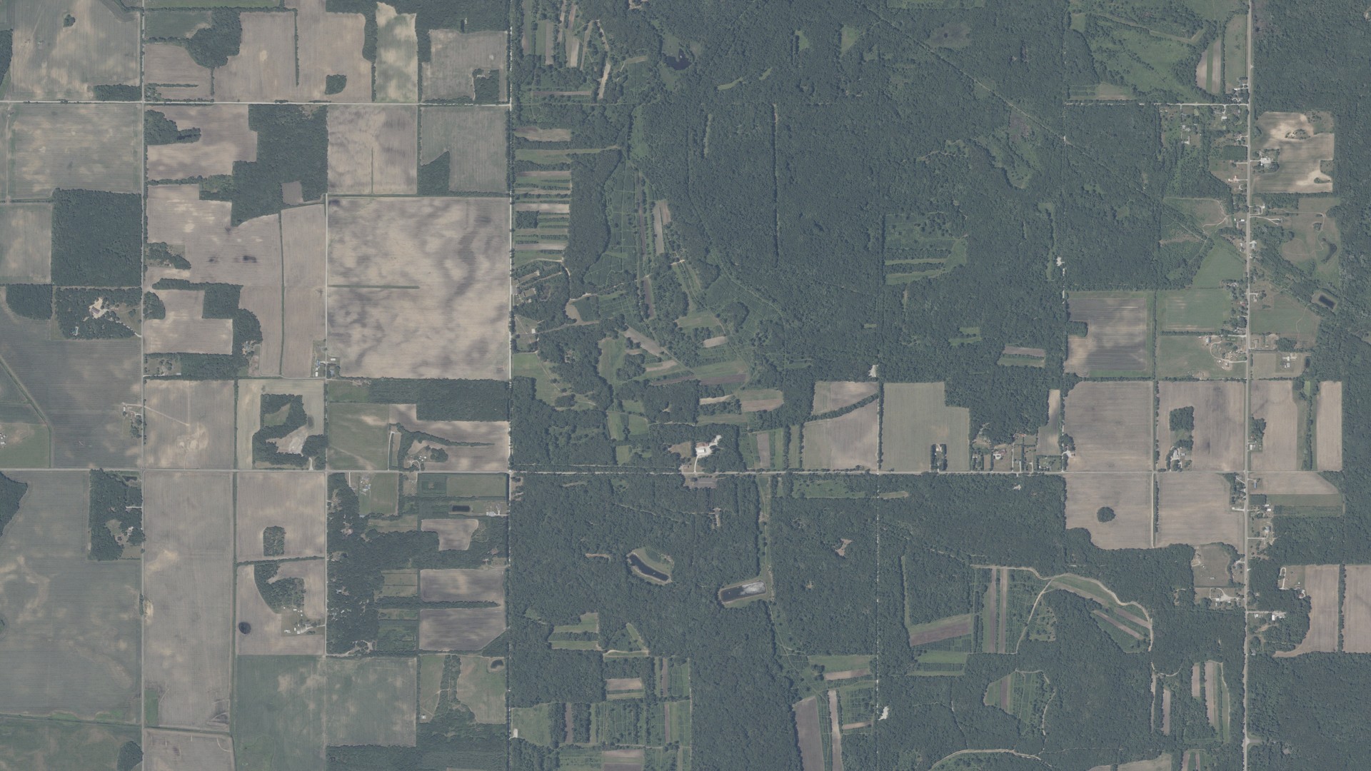 Natural-color aerial photograph of land around Franklin, Indiana