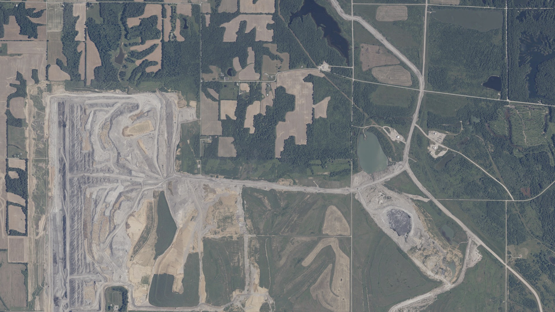 Natural-color aerial photograph of land around Jefferson, Indiana