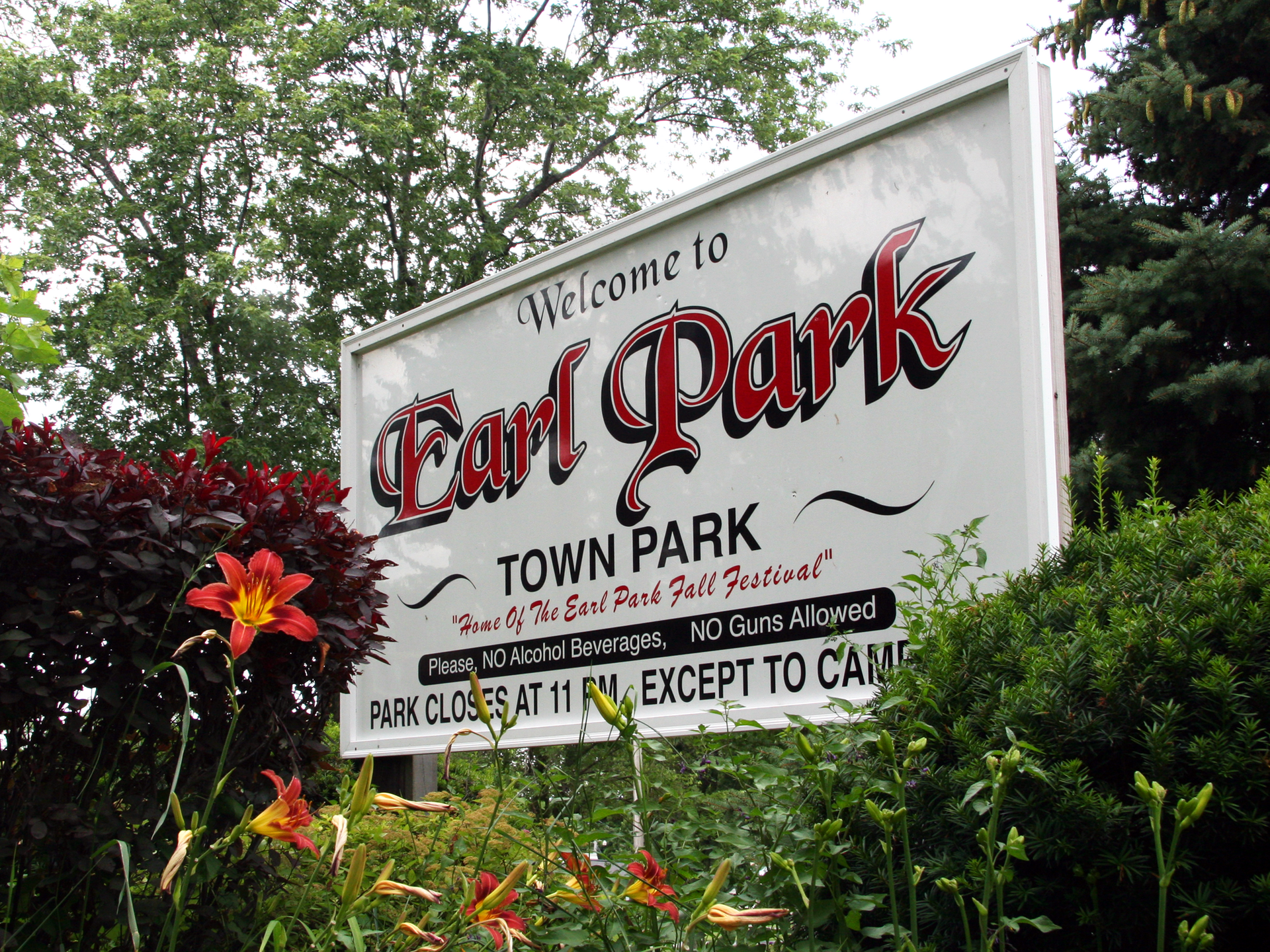 The entrance sign for the town park of Earl Park, Indiana.