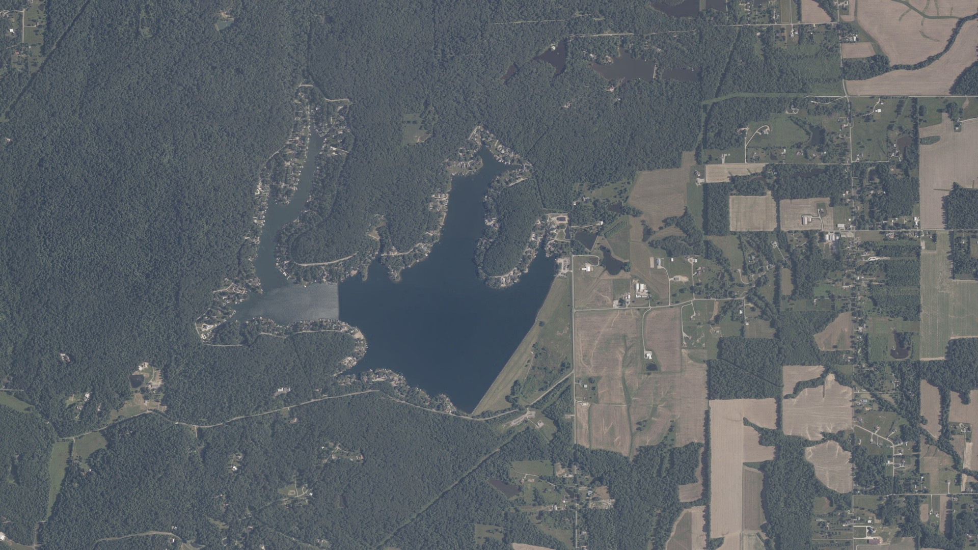 Natural-color aerial photograph of land around Grandview Lake, Indiana