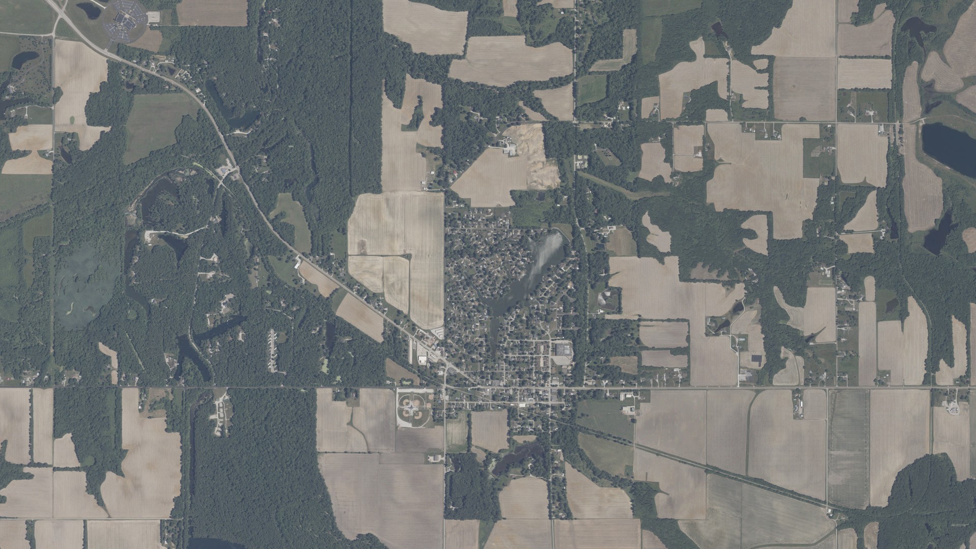 Natural-color aerial photograph of land around Lakewood, Indiana