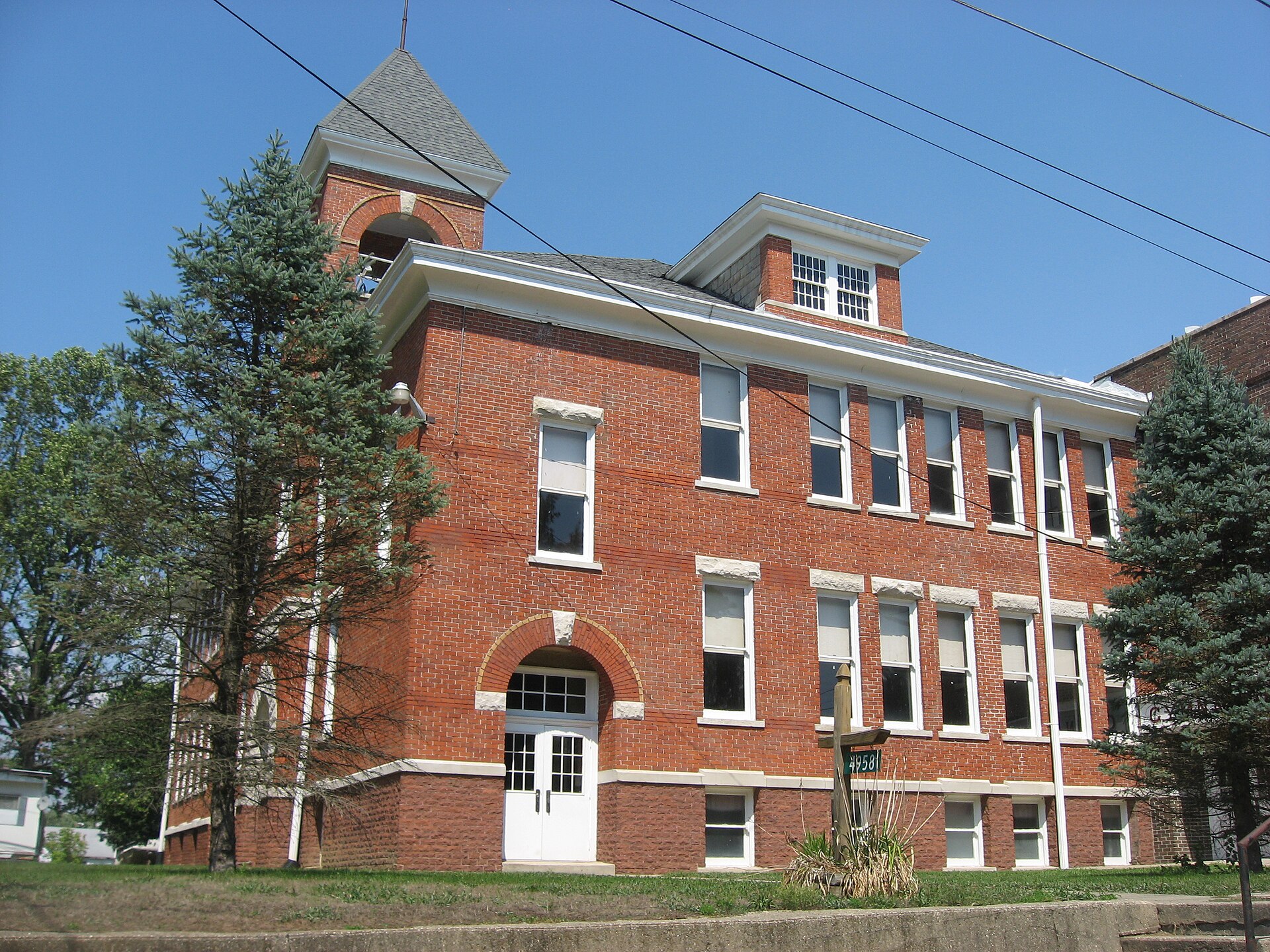 Front of the Wabash Township Graded School, located at 4958 College Street in Mecca, Indiana, United States. Built in 1901, it is listed on the National Register of Historic Places.