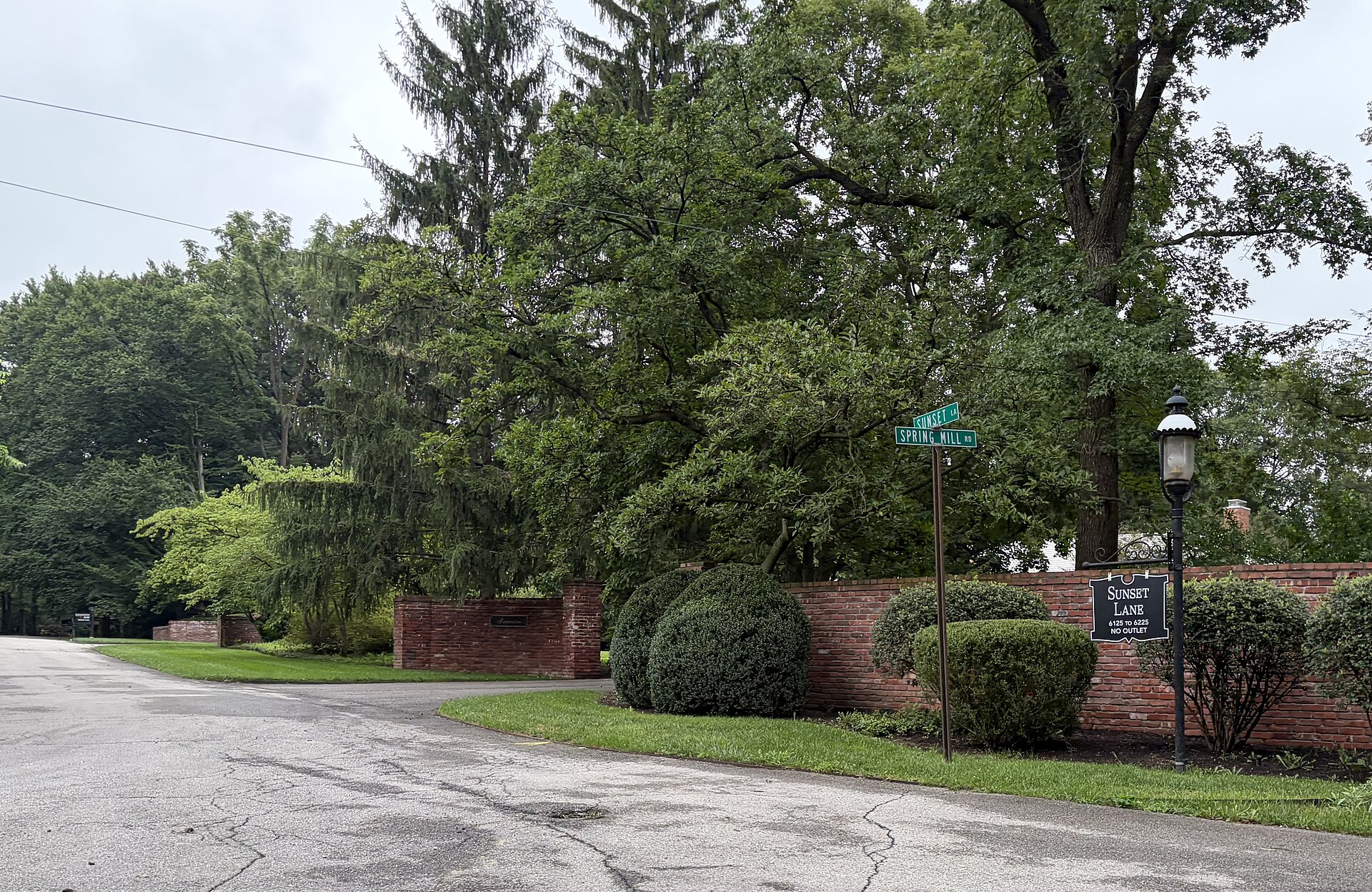 An intersection in North Crows Nest, Indianapolis, Indiana