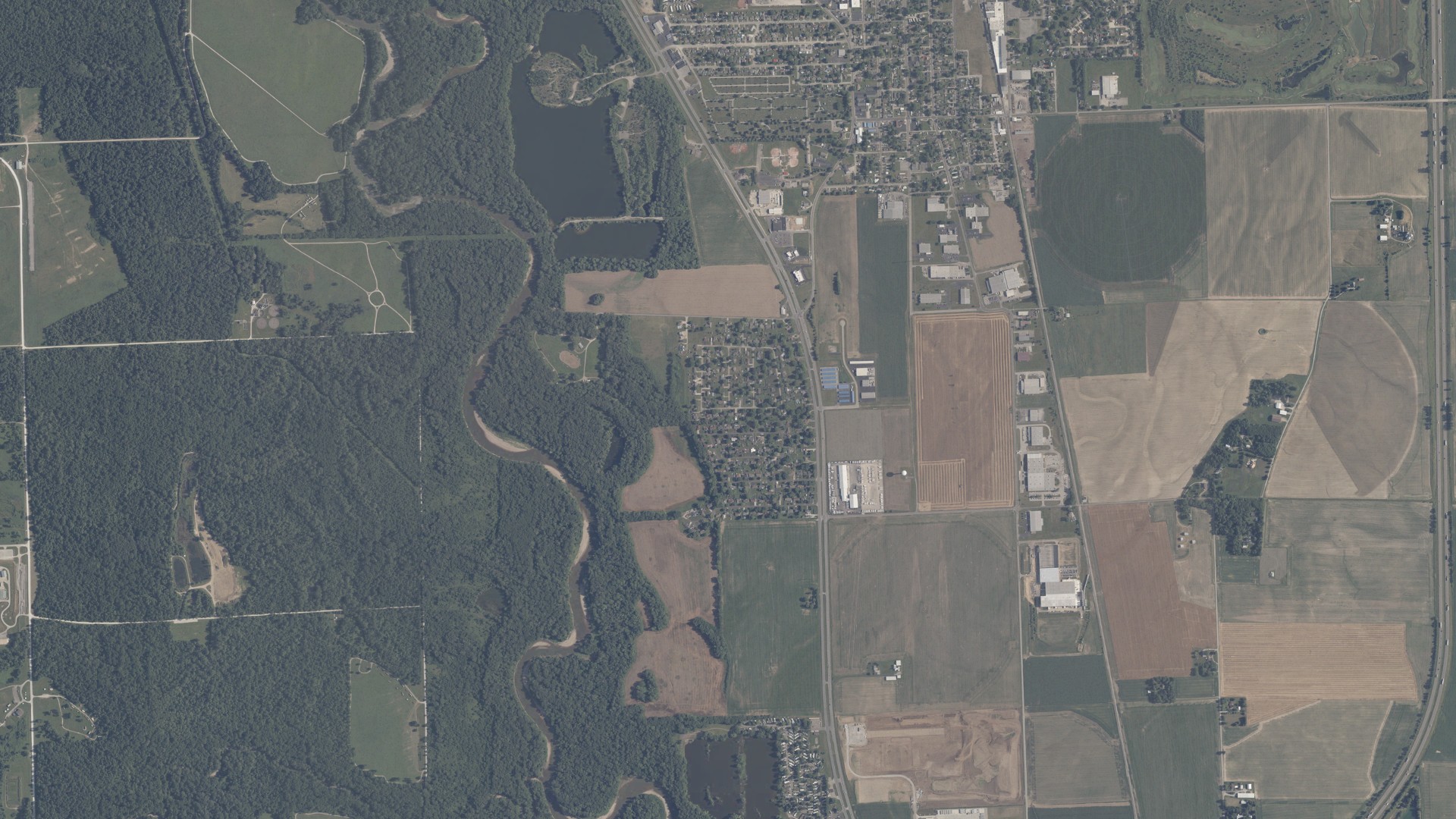 Natural-color aerial photograph of land around Pleasant View Village, Indiana