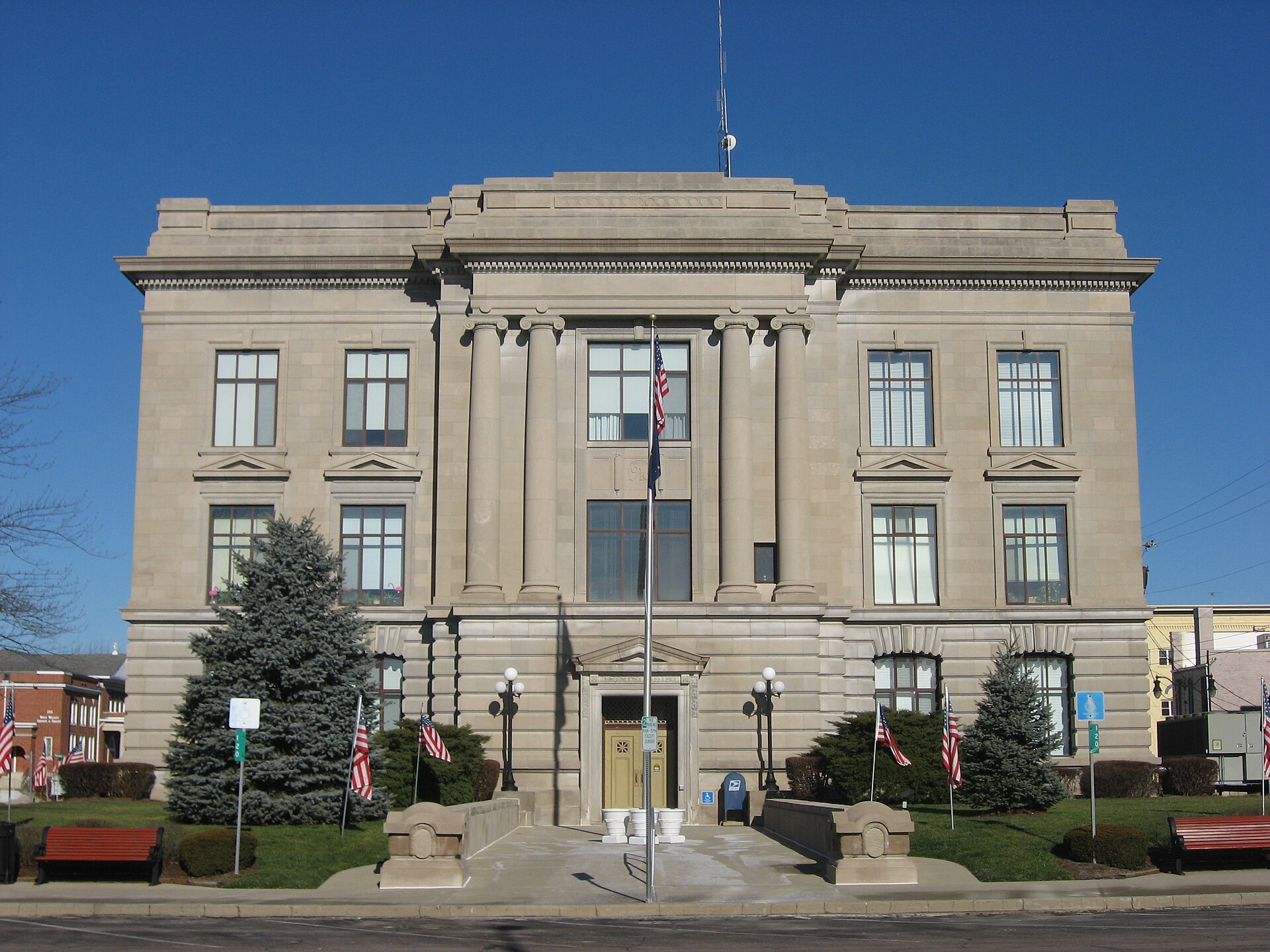 Front of the Jay County Courthouse, which occupies the block bounded by Commerce, Main, Court, and Walnut Streets in downtown Portland, Indiana, United States.
