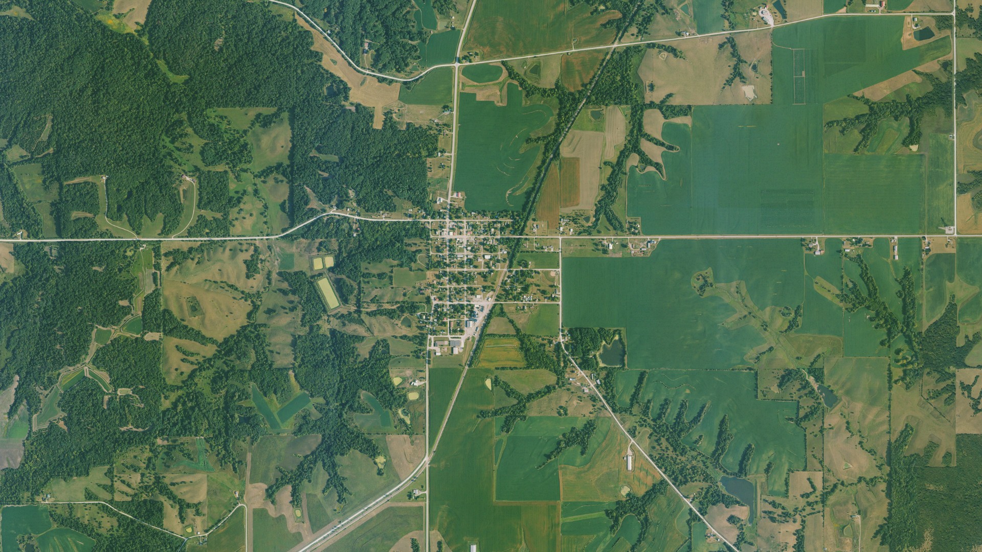 Natural-color aerial photograph of land around Blakesburg, Iowa