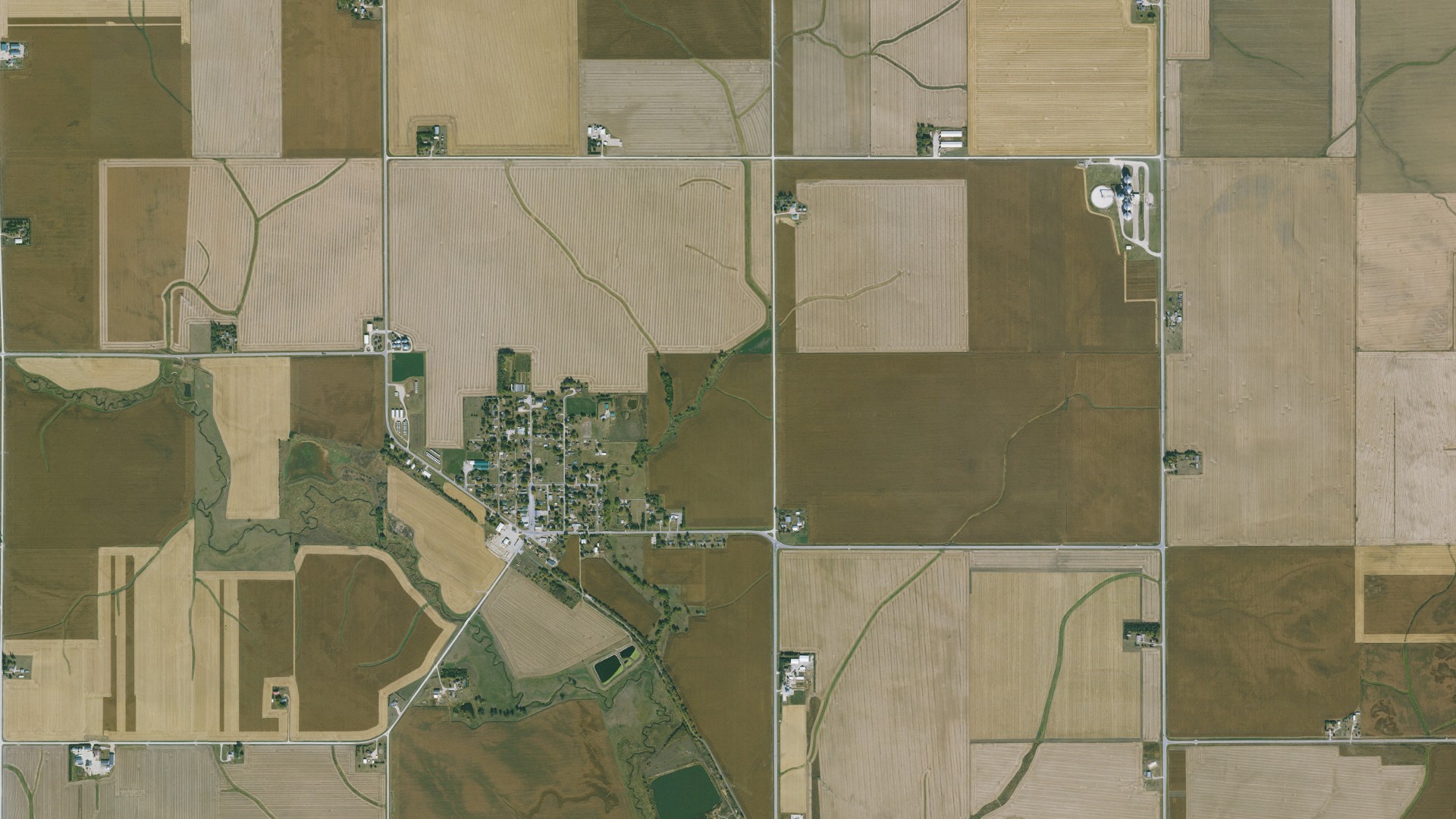 Natural-color aerial photograph of land around Grundy County, Iowa