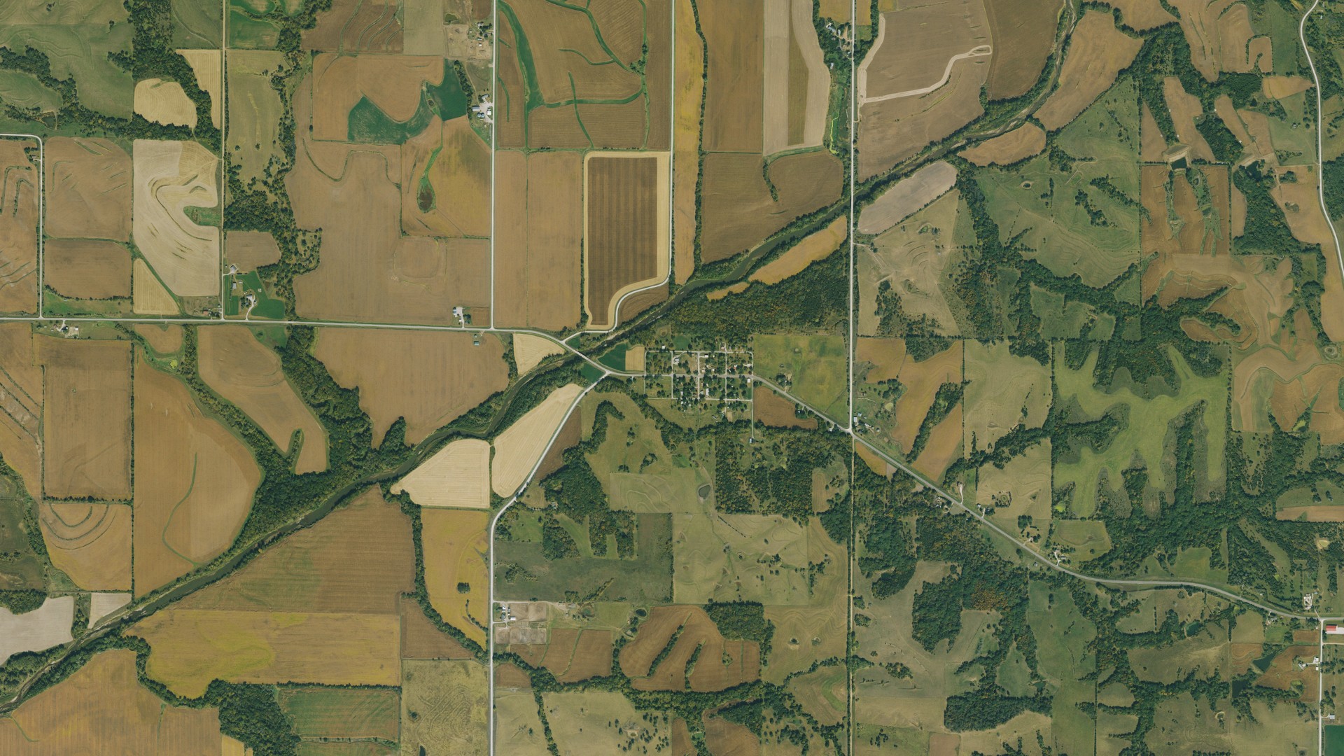 Natural-color aerial photograph of land around Carbon, Iowa
