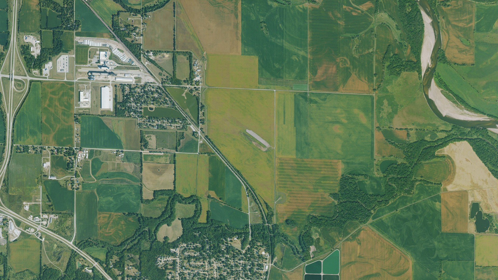 Natural-color aerial photograph of land around Carlisle, Iowa