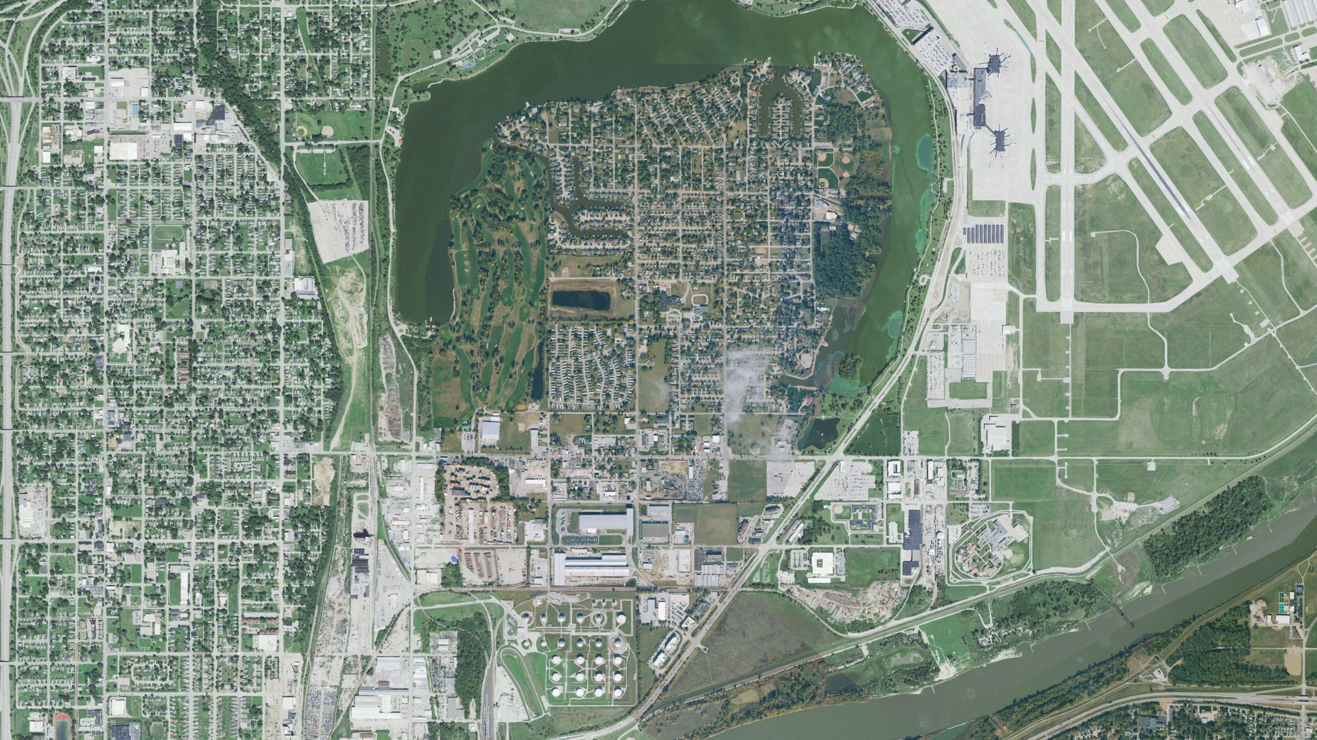 Natural-color aerial photograph of land around Carter Lake, Iowa