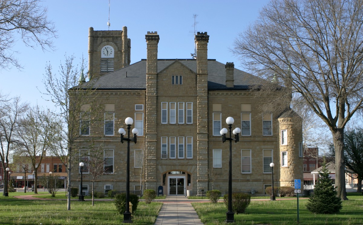 County courthouse for Lucas County, Iowa.