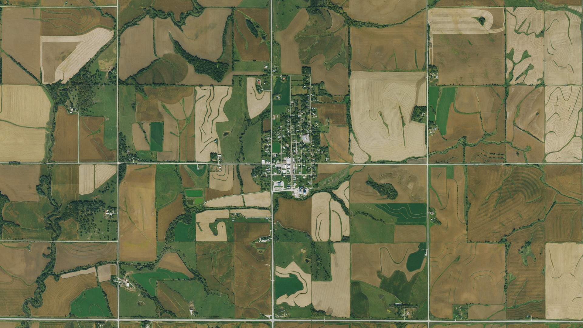 Natural-color aerial photograph of land around Cumberland, Iowa