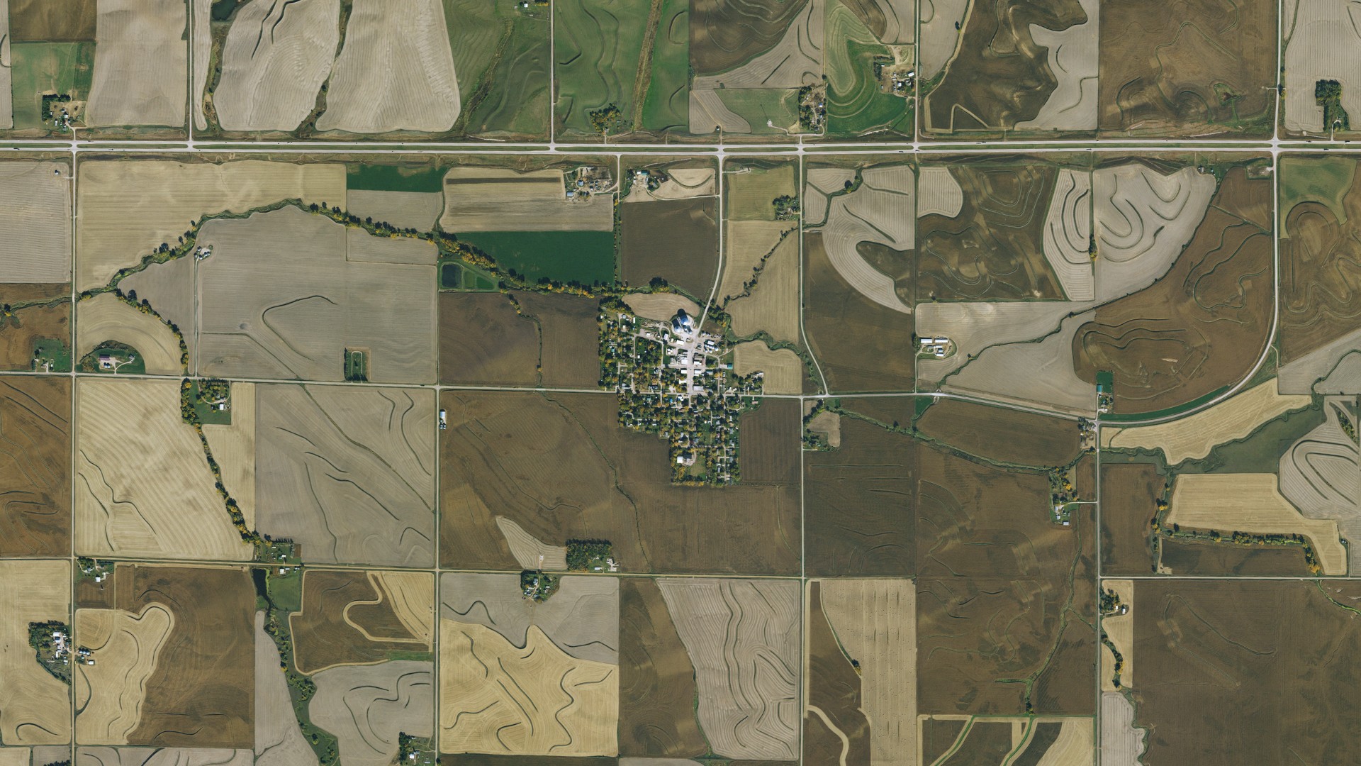 Natural-color aerial photograph of land around Cushing, Iowa