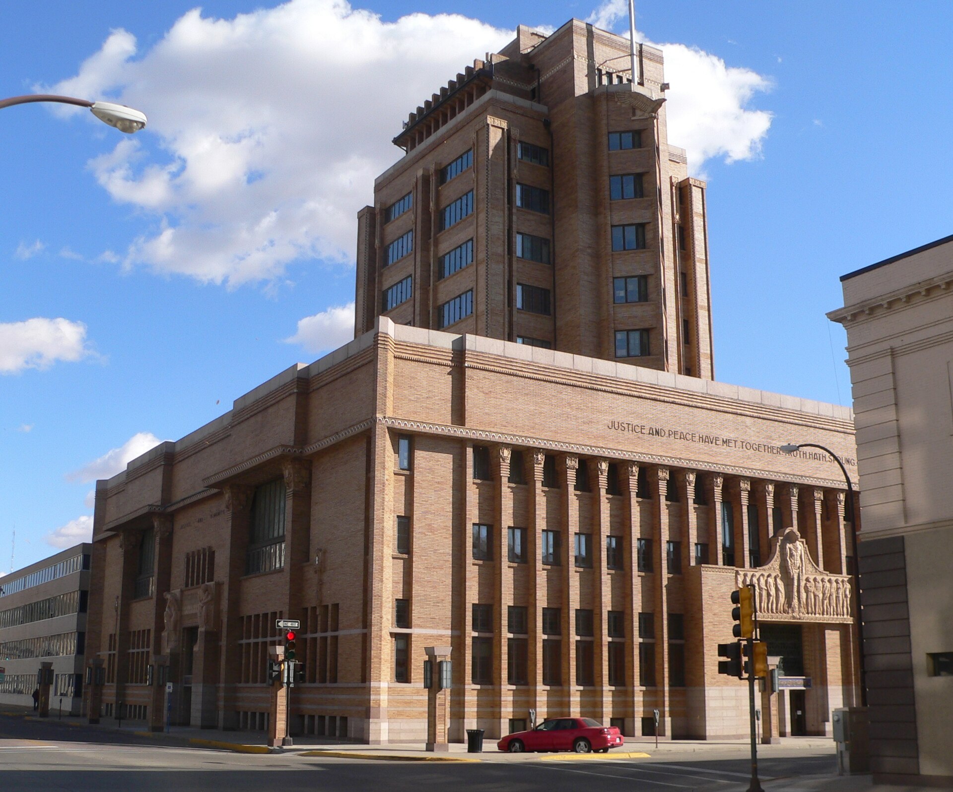 Woodbury County Courthouse in Sioux City, Iowa: seen from the northwest.