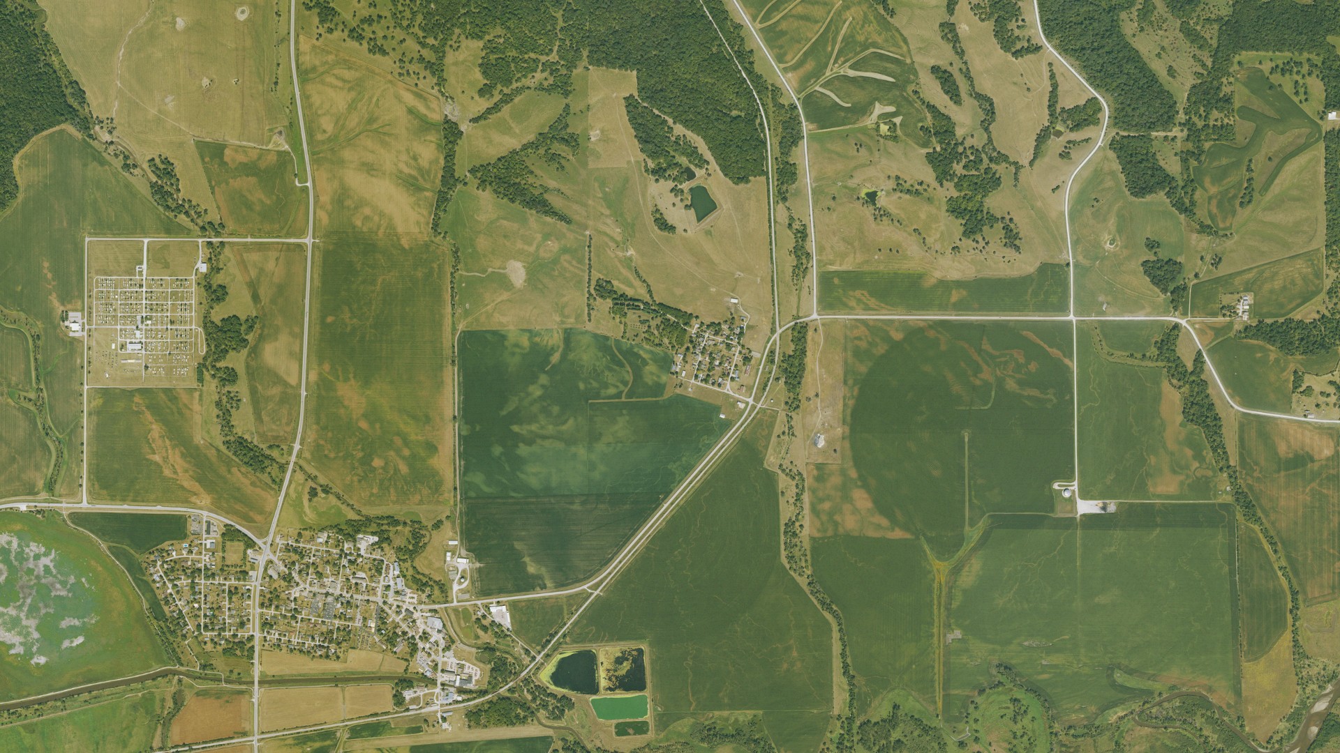 Natural-color aerial photograph of land around East Amana, Iowa