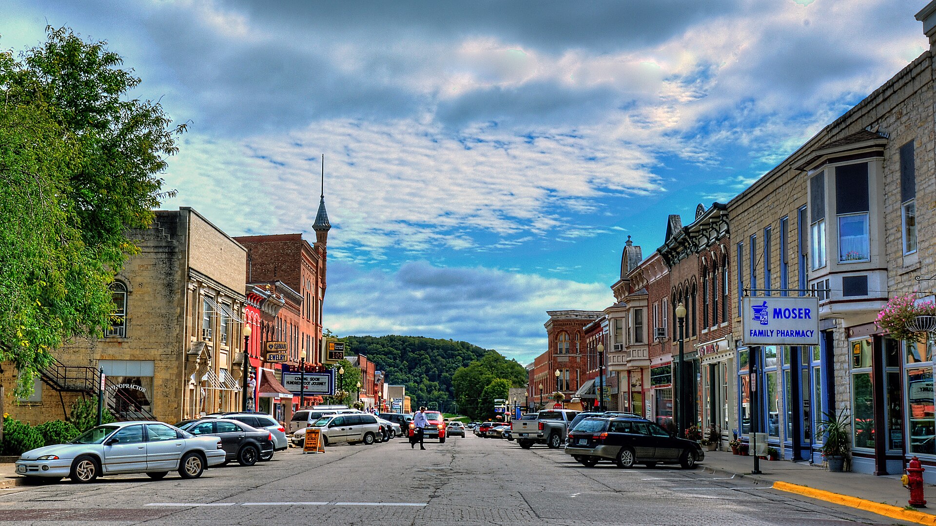 Elkader Downtown Historic District, Portions of the 100 — Iowa
