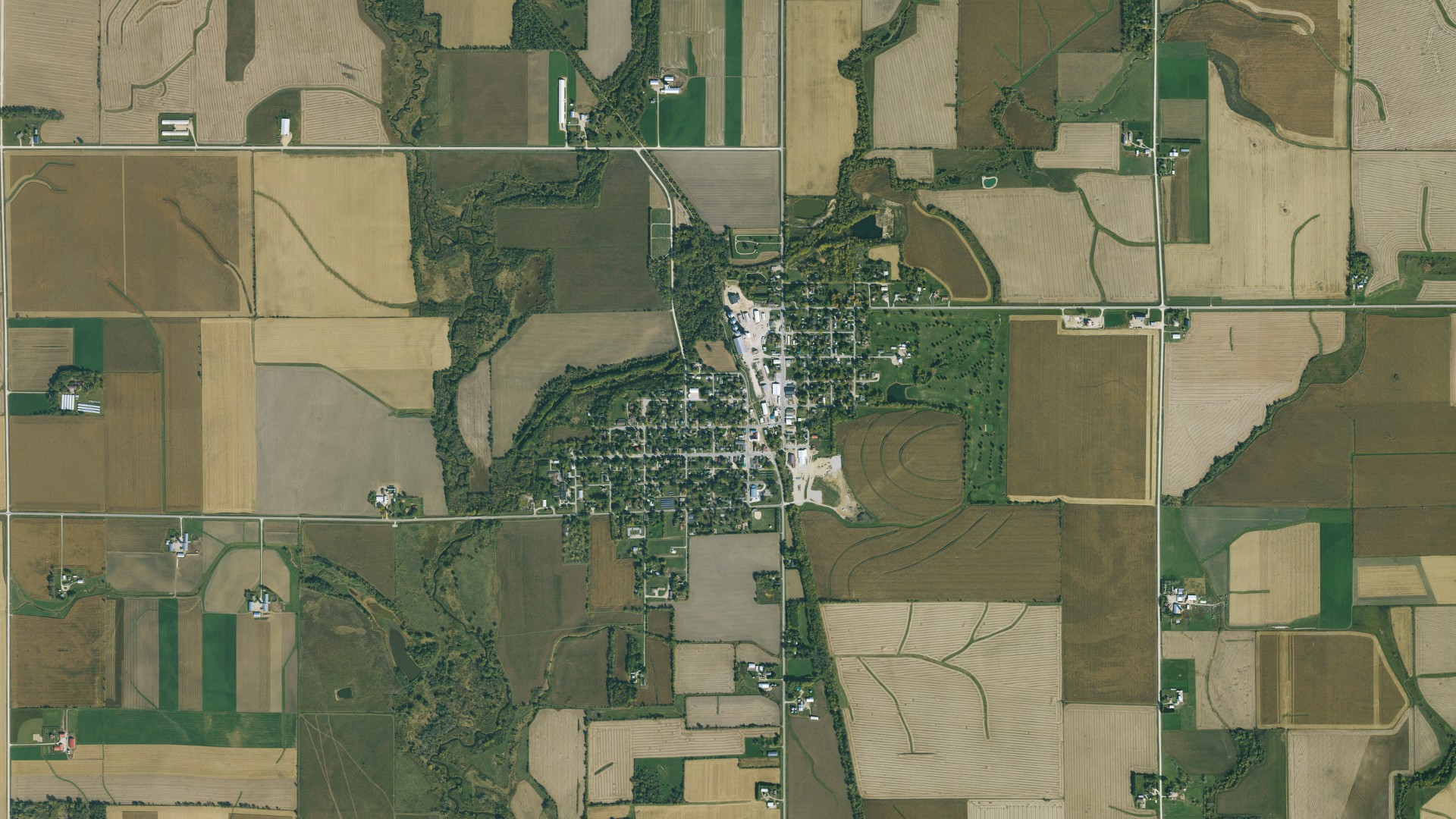 Natural-color aerial photograph of land around Elma, Iowa