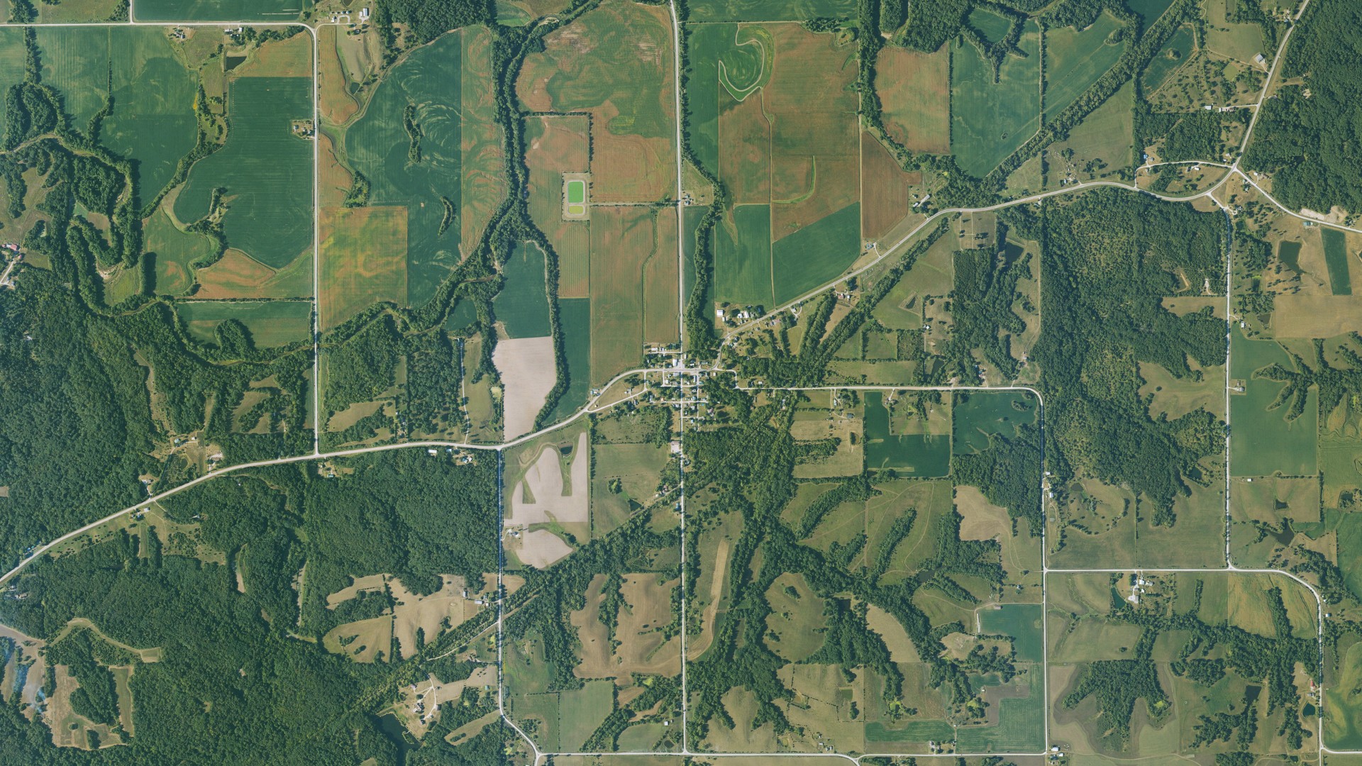 Natural-color aerial photograph of land around Floris, Iowa