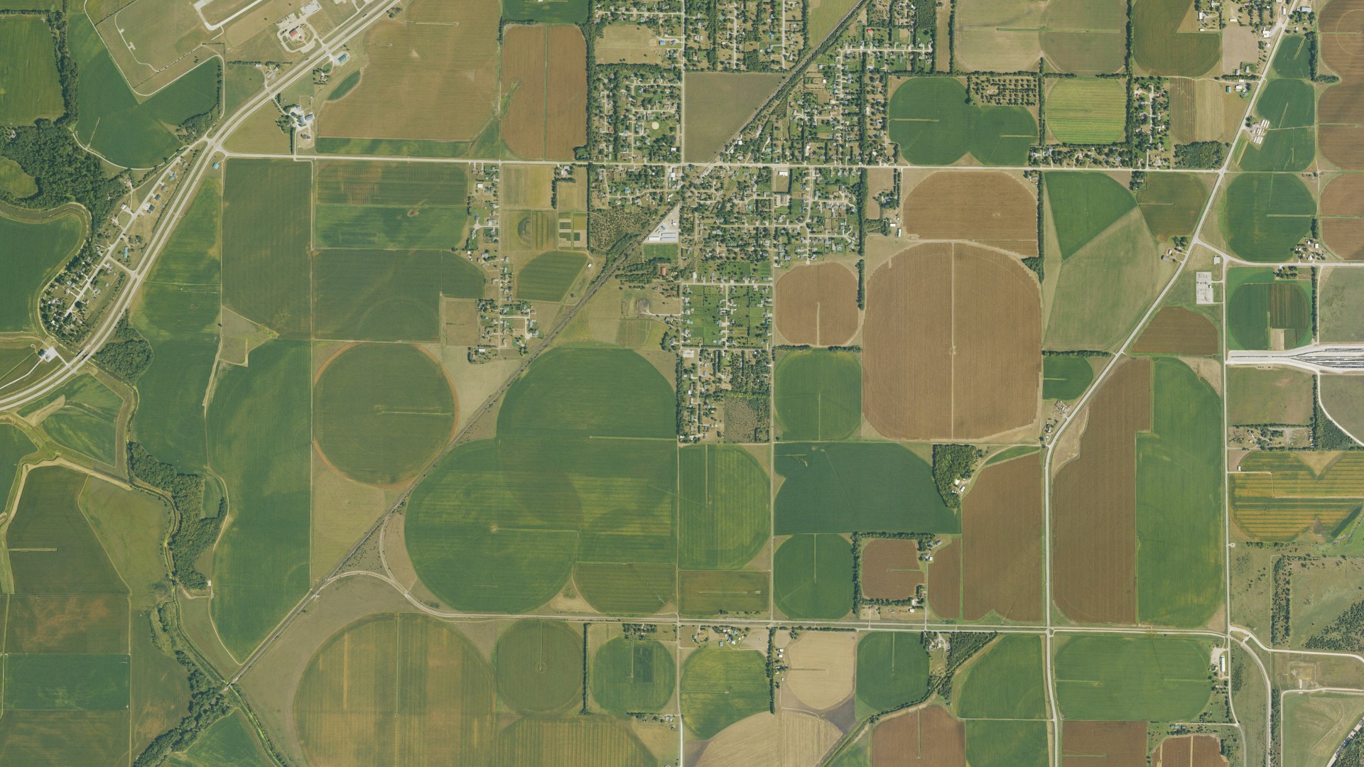 Natural-color aerial photograph of land around Fruitland, Iowa