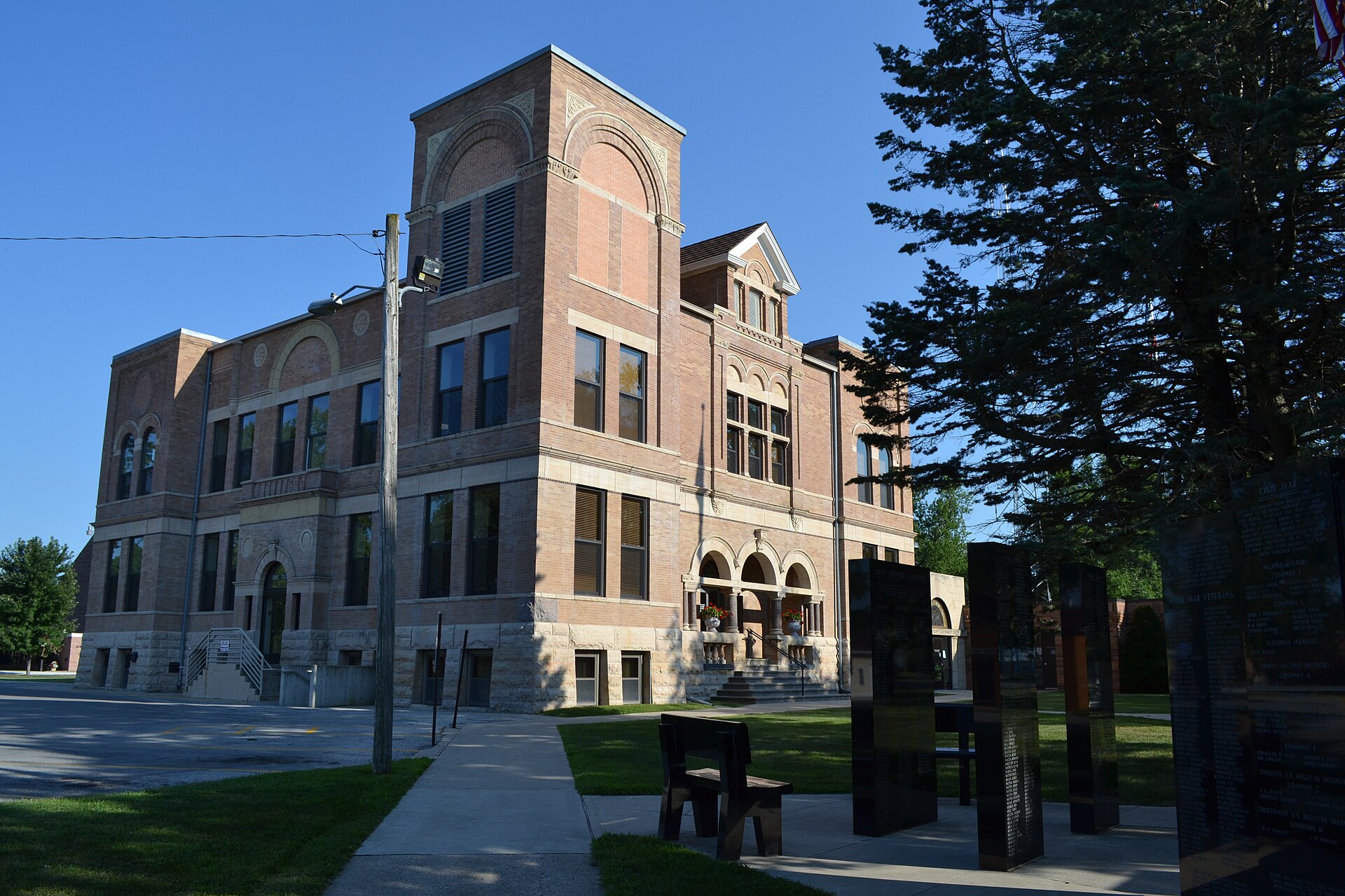 Hancock County Courthouse, State St. Garner — Iowa