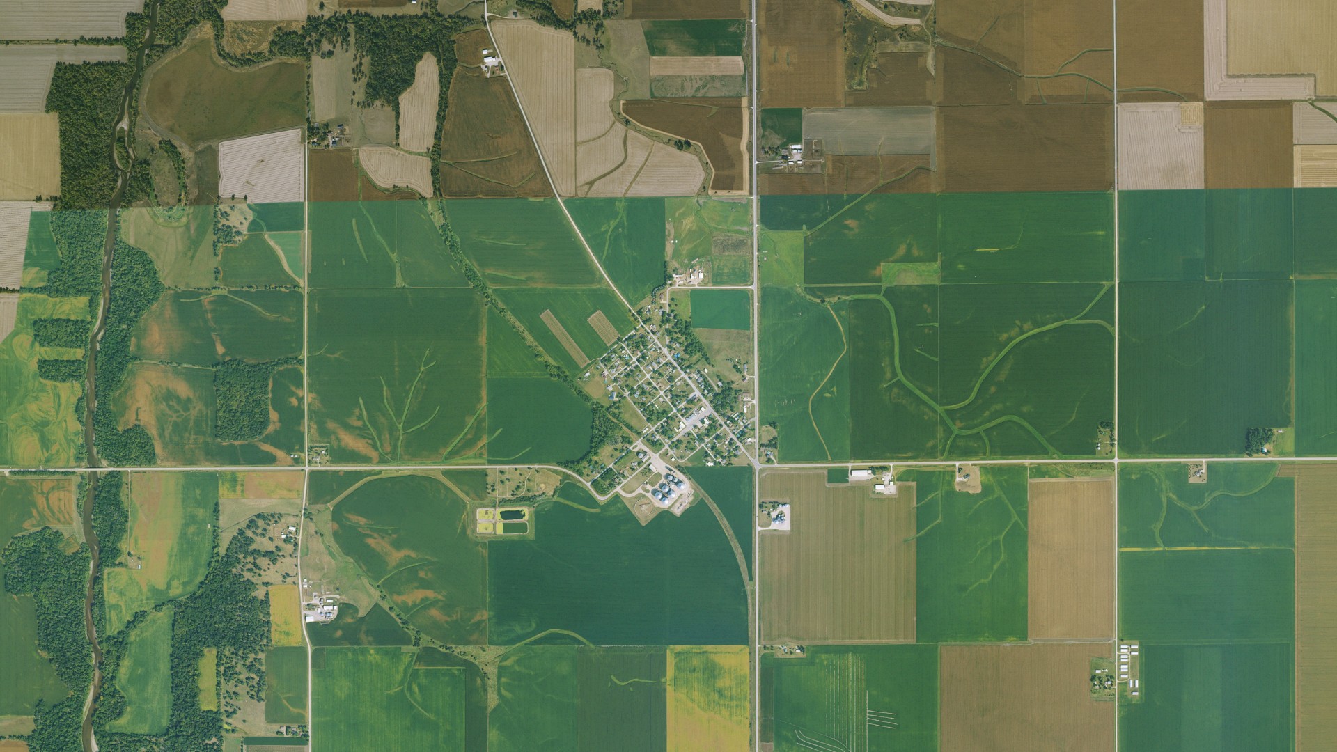 Natural-color aerial photograph of land around Liscomb, Iowa