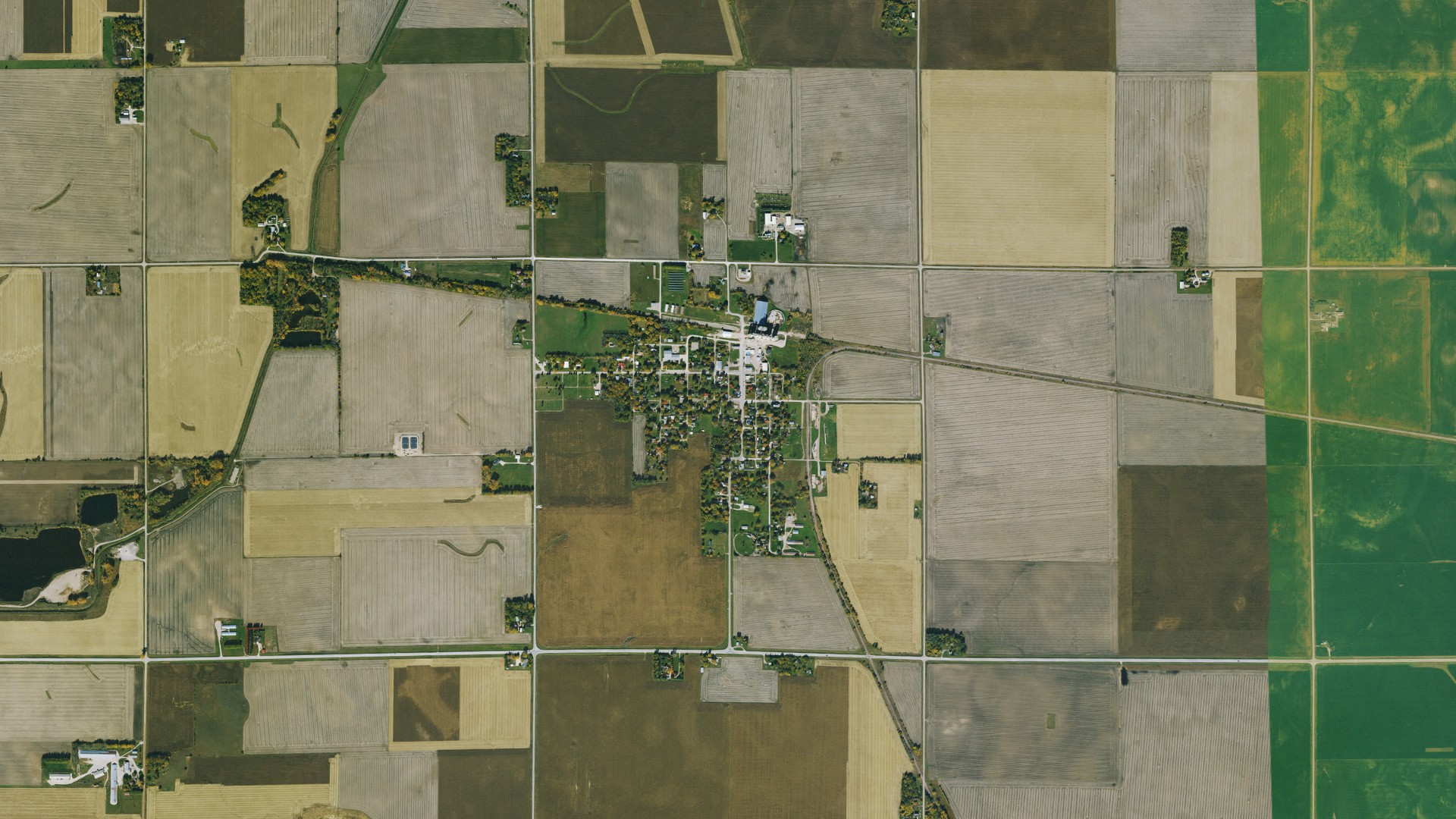 Natural-color aerial photograph of land around Marathon, Iowa