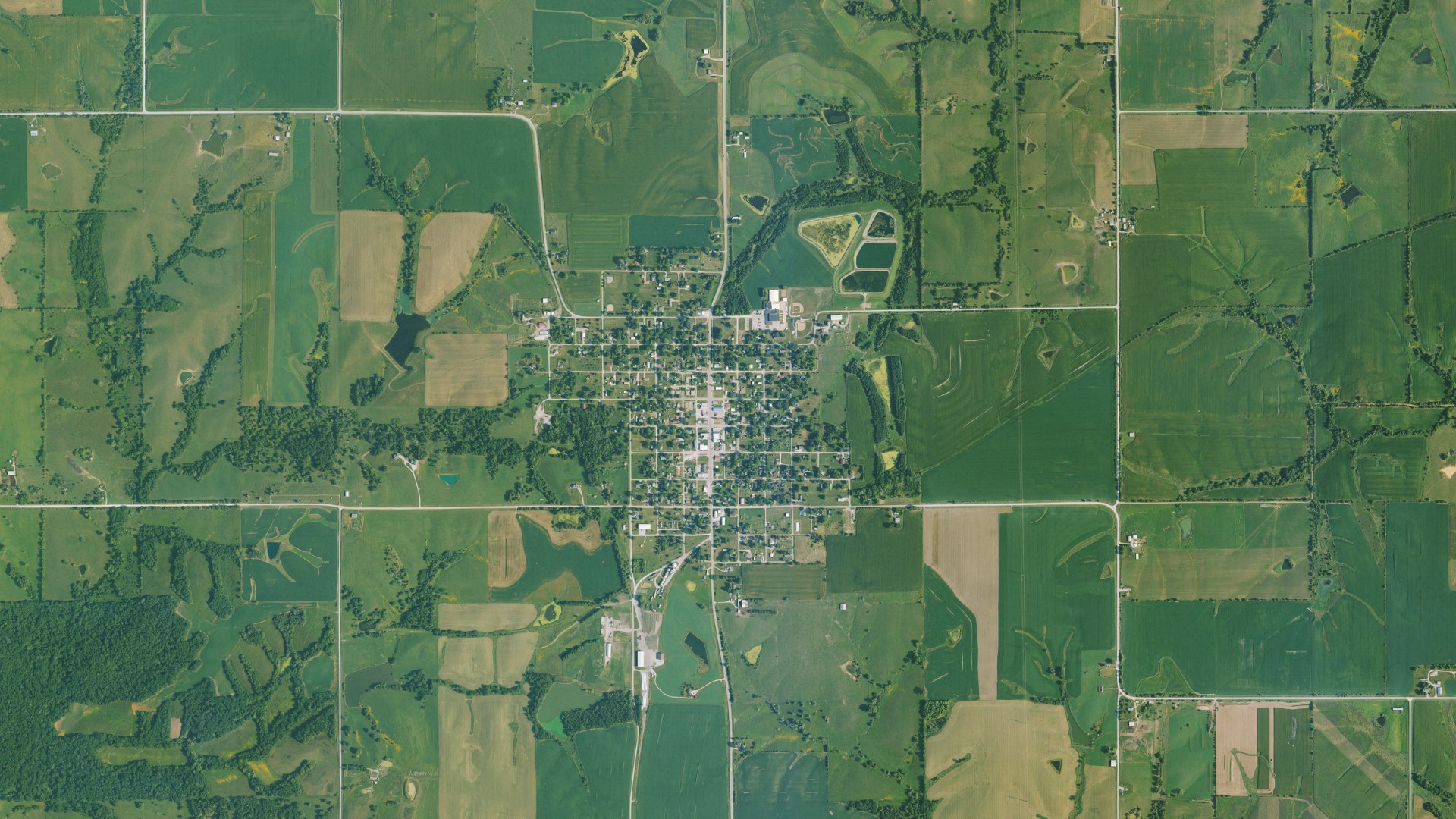 Natural-color aerial photograph of land around Moulton, Iowa