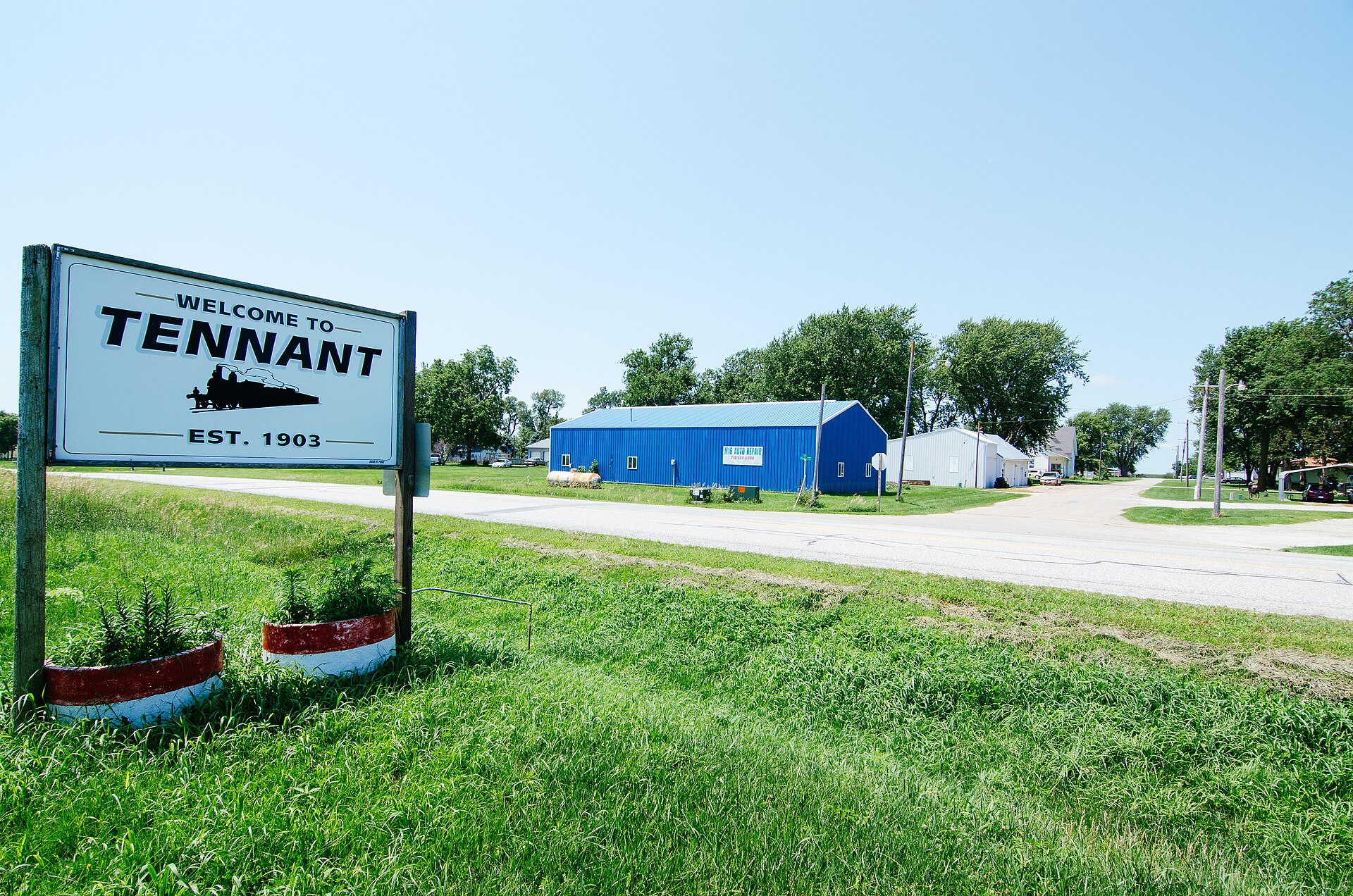 Rd M16 on the east edge of town — Tennant, Iowa