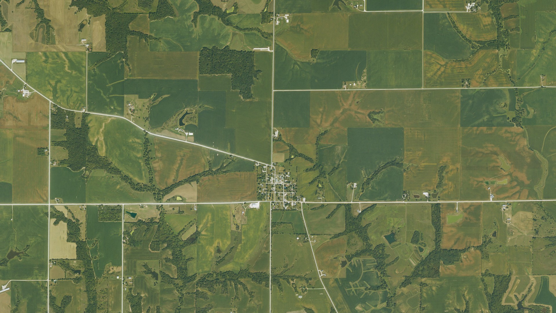 Natural-color aerial photograph of land around Trenton, Iowa
