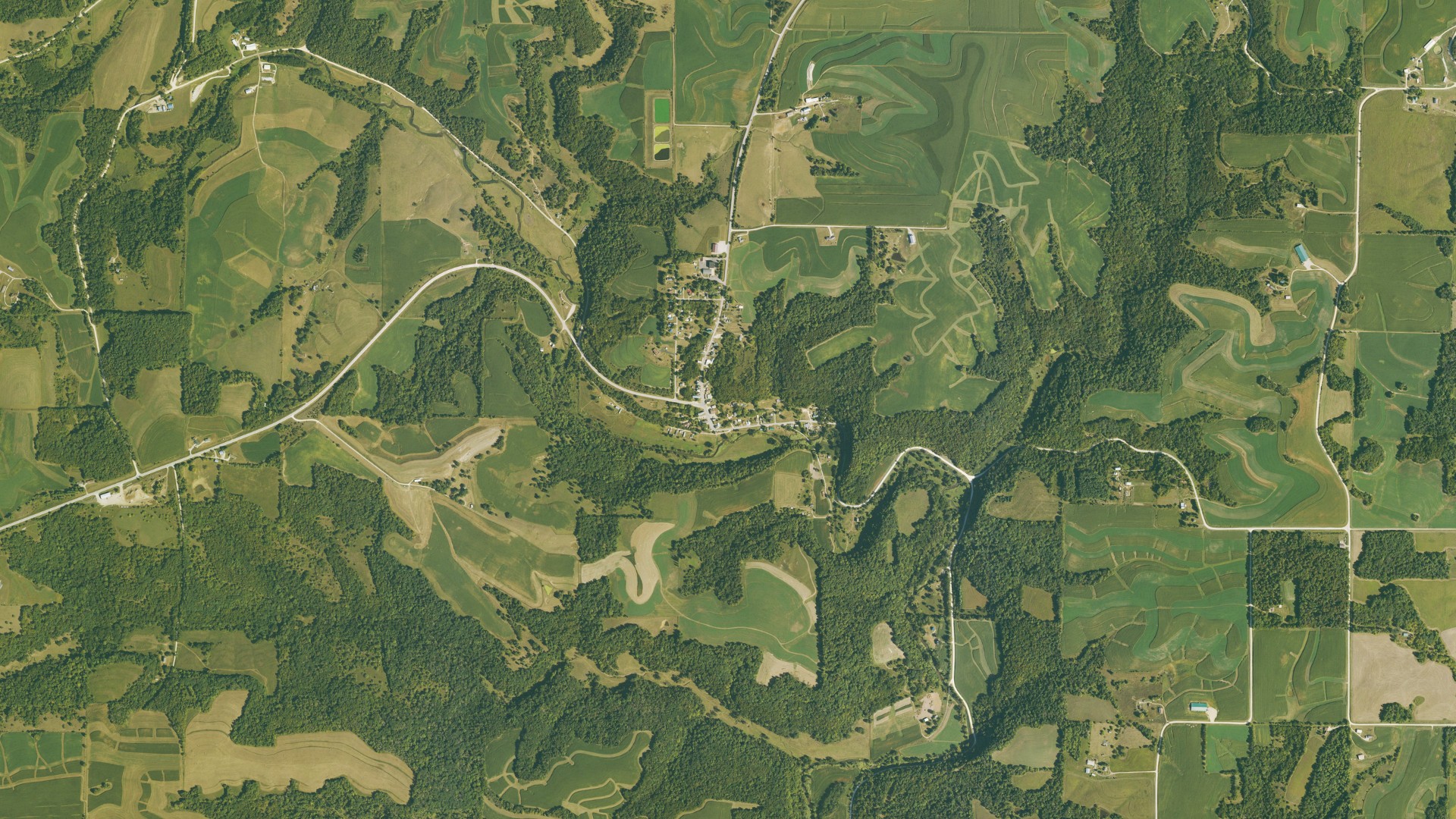 Natural-color aerial photograph of land around Waterville, Iowa