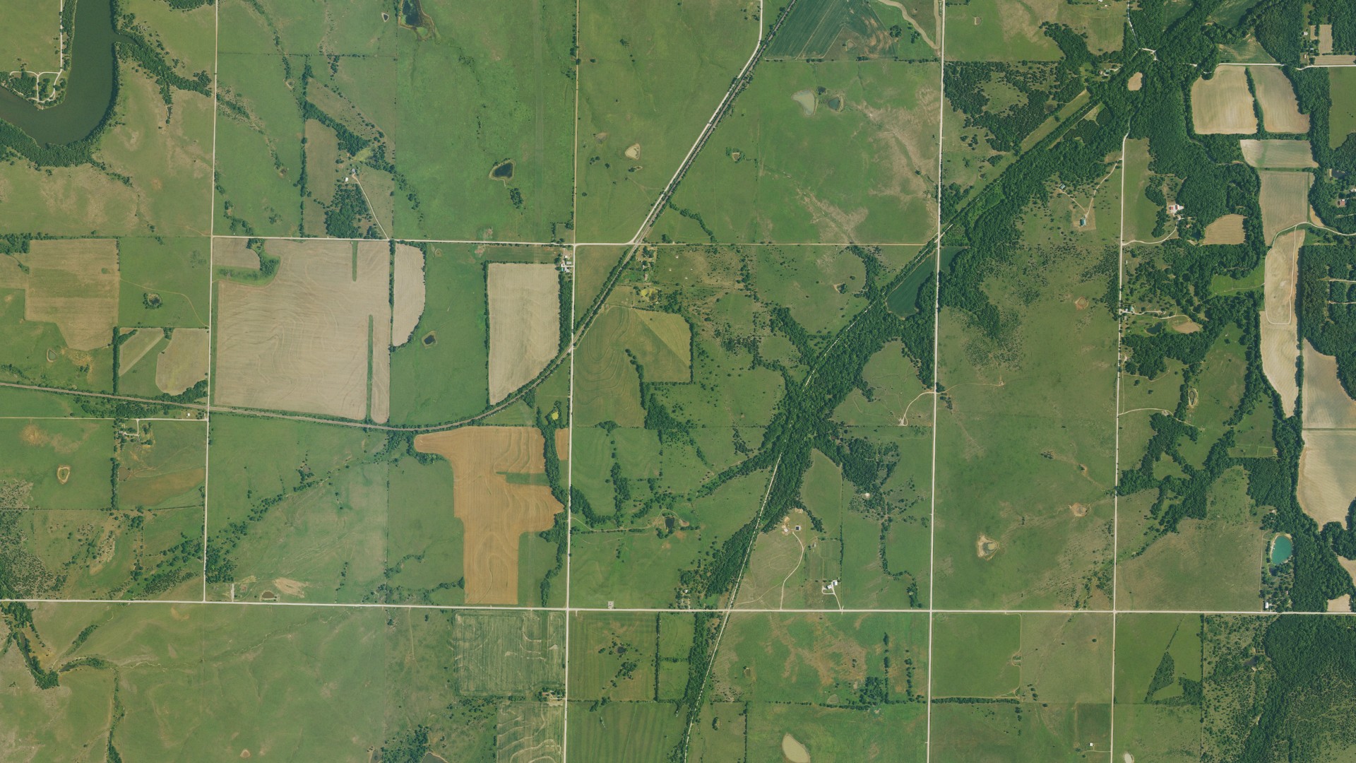 Aerial view of land around Washington, Kansas