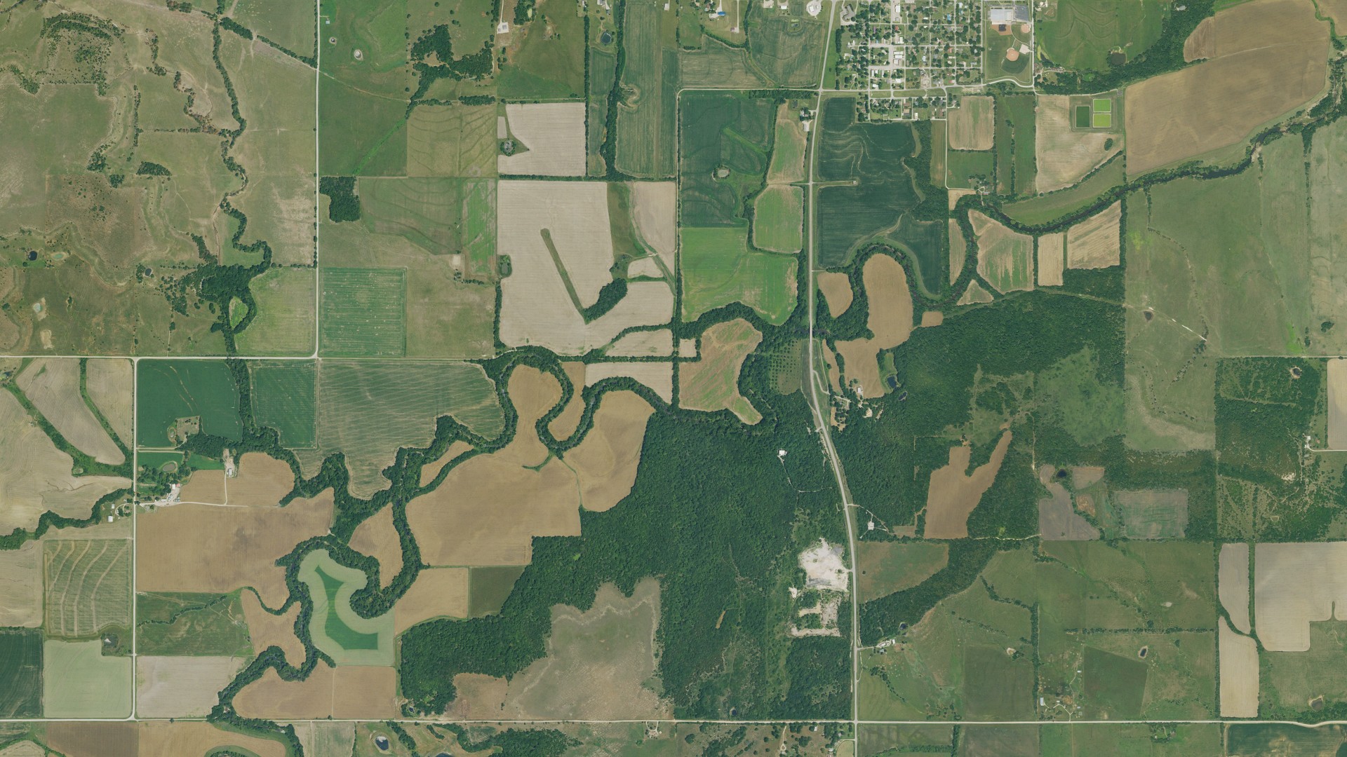 Natural-color aerial photograph of land around Marion, Kansas
