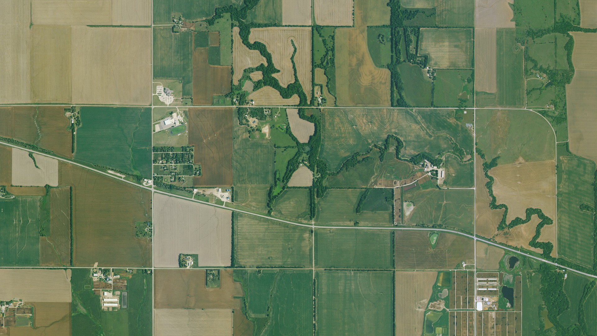 Natural-color aerial photograph of land around Milton, Kansas