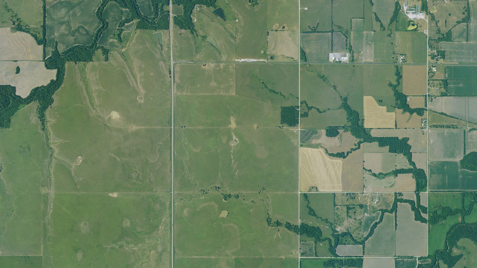 Natural-color aerial photograph of land around Neosho, Kansas